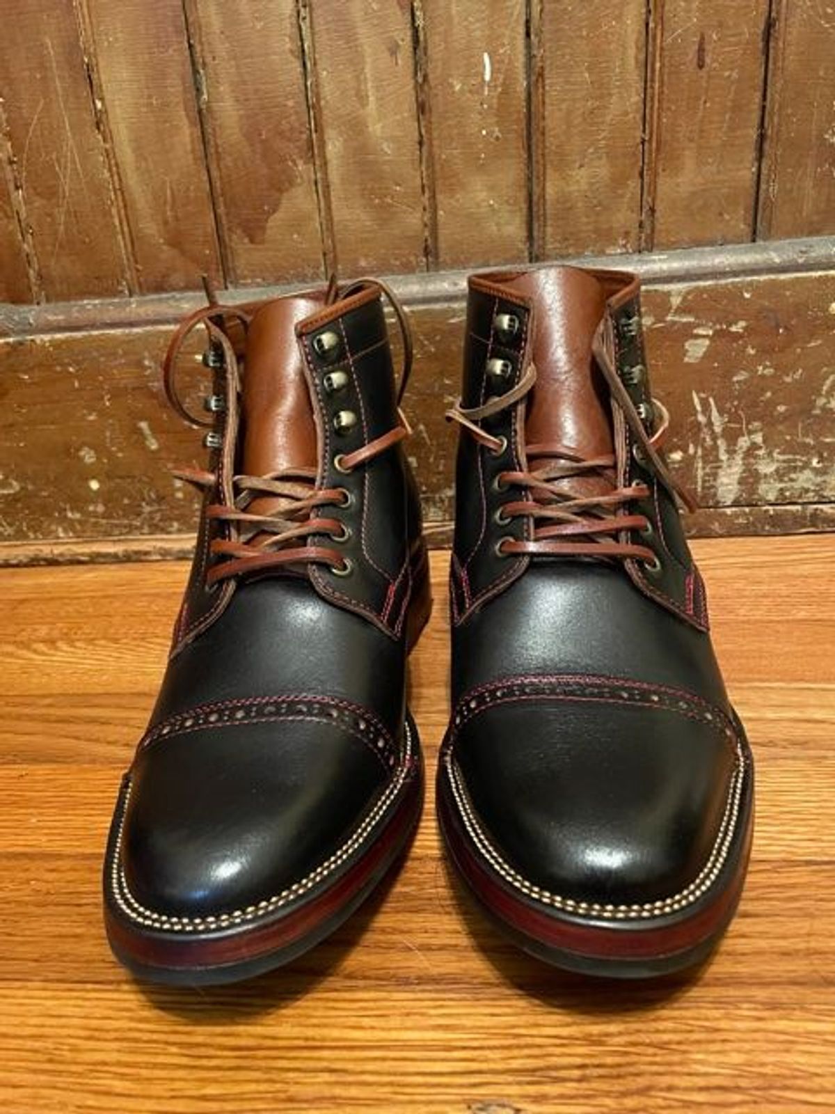 Photo by patinathunderdome on October 1, 2021 of the Tahura Captoelari in Shinki Black Oiled Horsebutt.