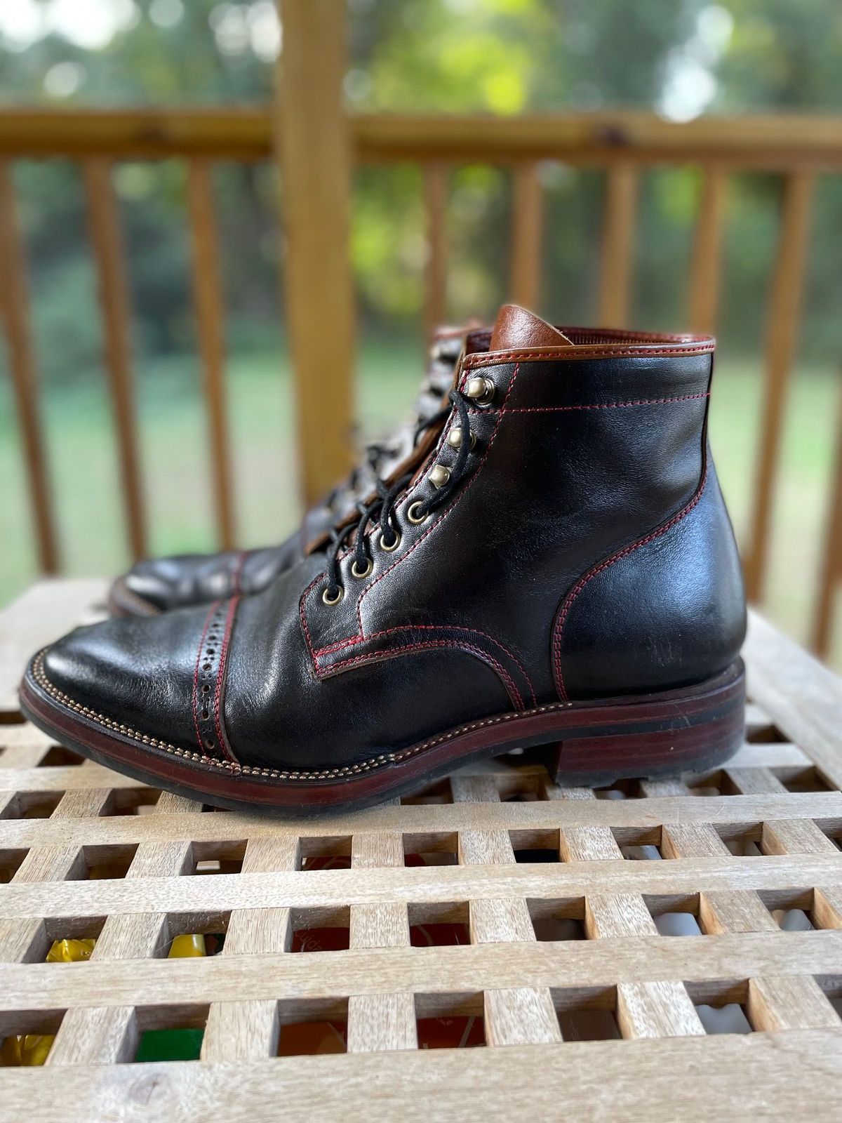 Photo by patinathunderdome on November 4, 2021 of the Tahura Captoelari in Shinki Black Oiled Horsebutt.