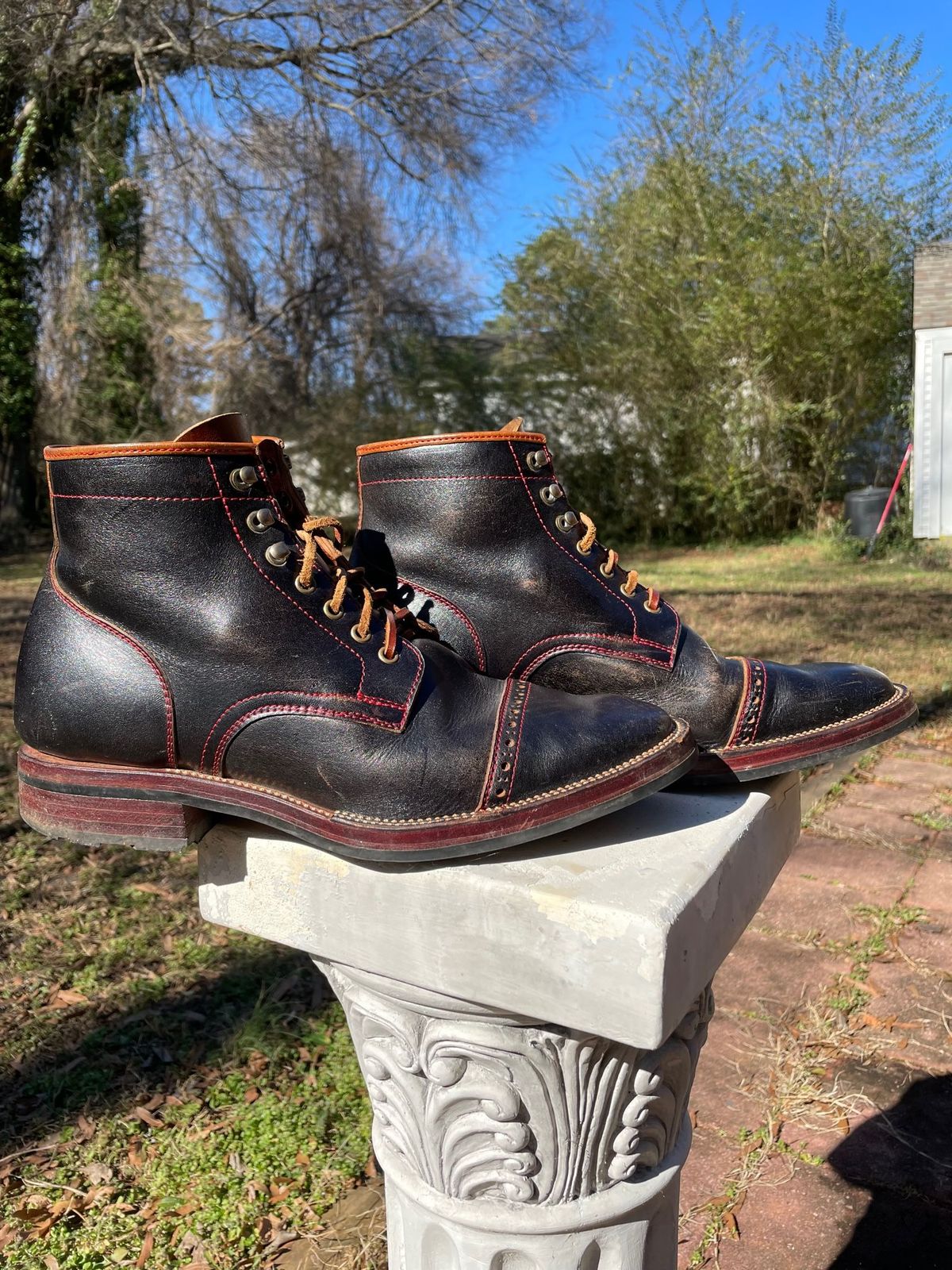 Photo by patinathunderdome on February 5, 2022 of the Tahura Captoelari in Shinki Black Oiled Horsebutt.