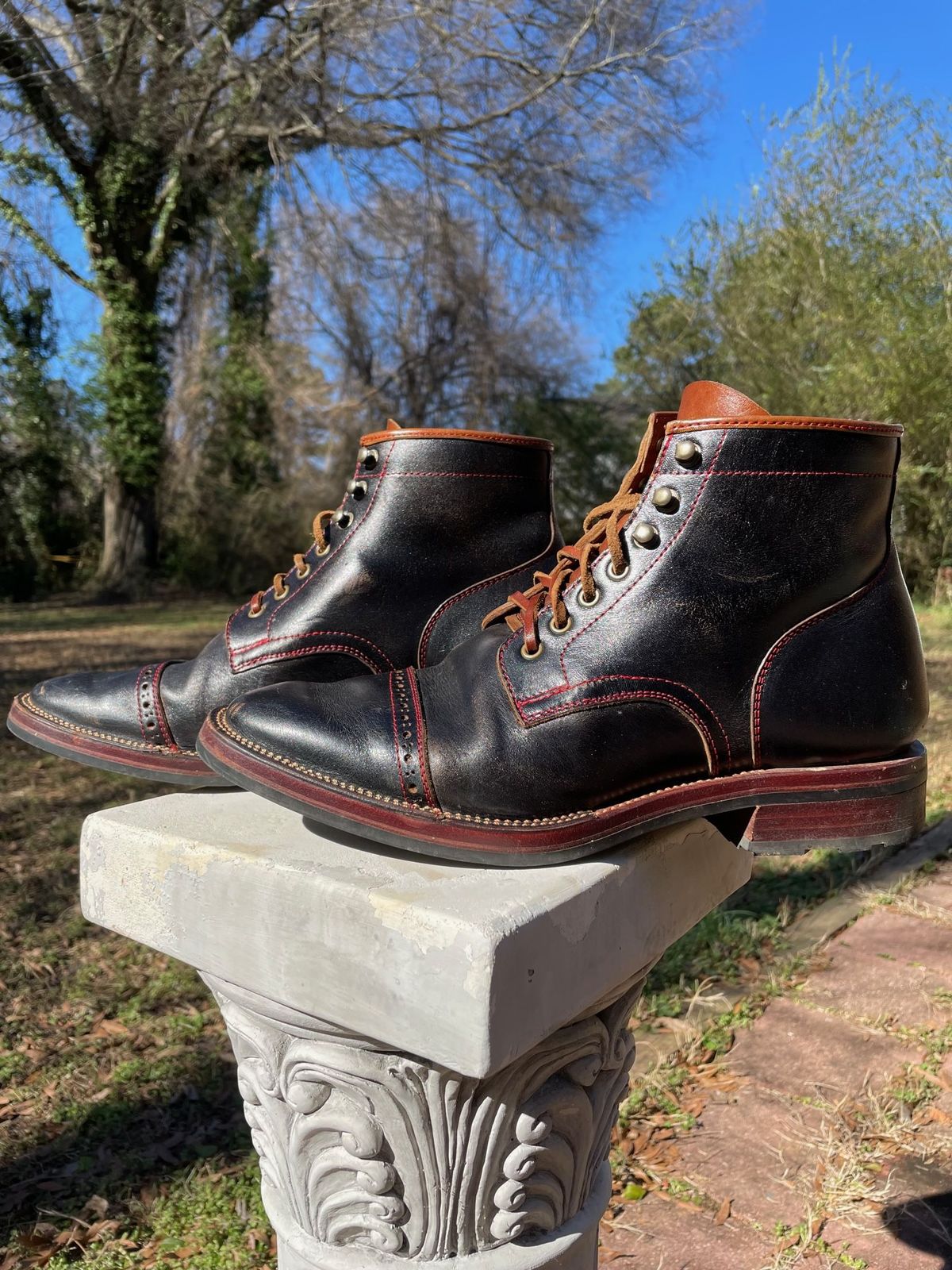 Photo by patinathunderdome on February 5, 2022 of the Tahura Captoelari in Shinki Black Oiled Horsebutt.