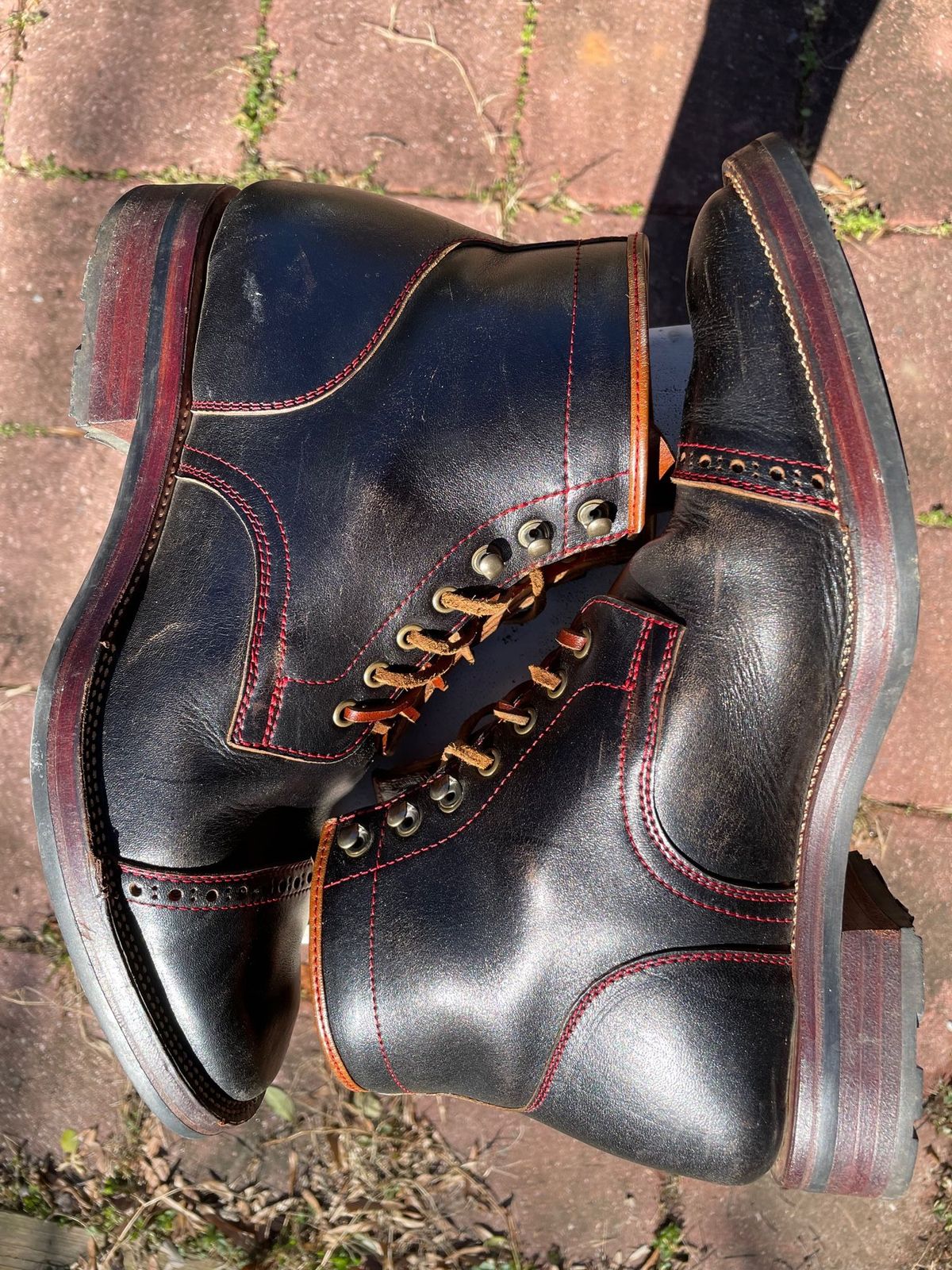 Photo by patinathunderdome on February 5, 2022 of the Tahura Captoelari in Shinki Black Oiled Horsebutt.