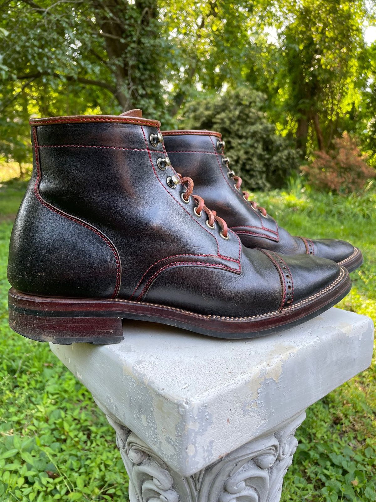 Photo by patinathunderdome on May 4, 2022 of the Tahura Captoelari in Shinki Black Oiled Horsebutt.