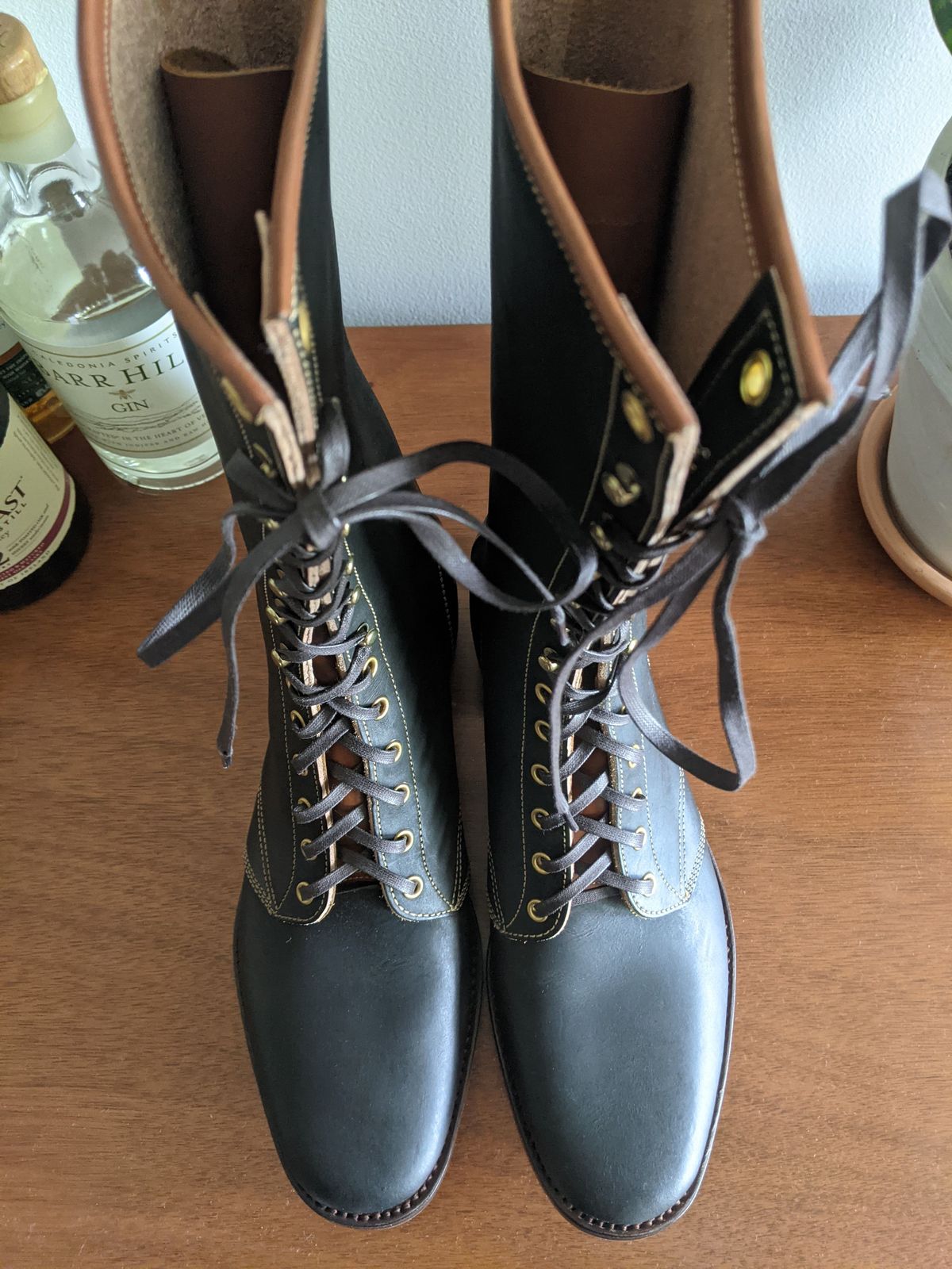 Photo by patinathunderdome on September 30, 2021 of the Clinch Hi-Liner in Wickett & Craig Tan Oiled Latigo.