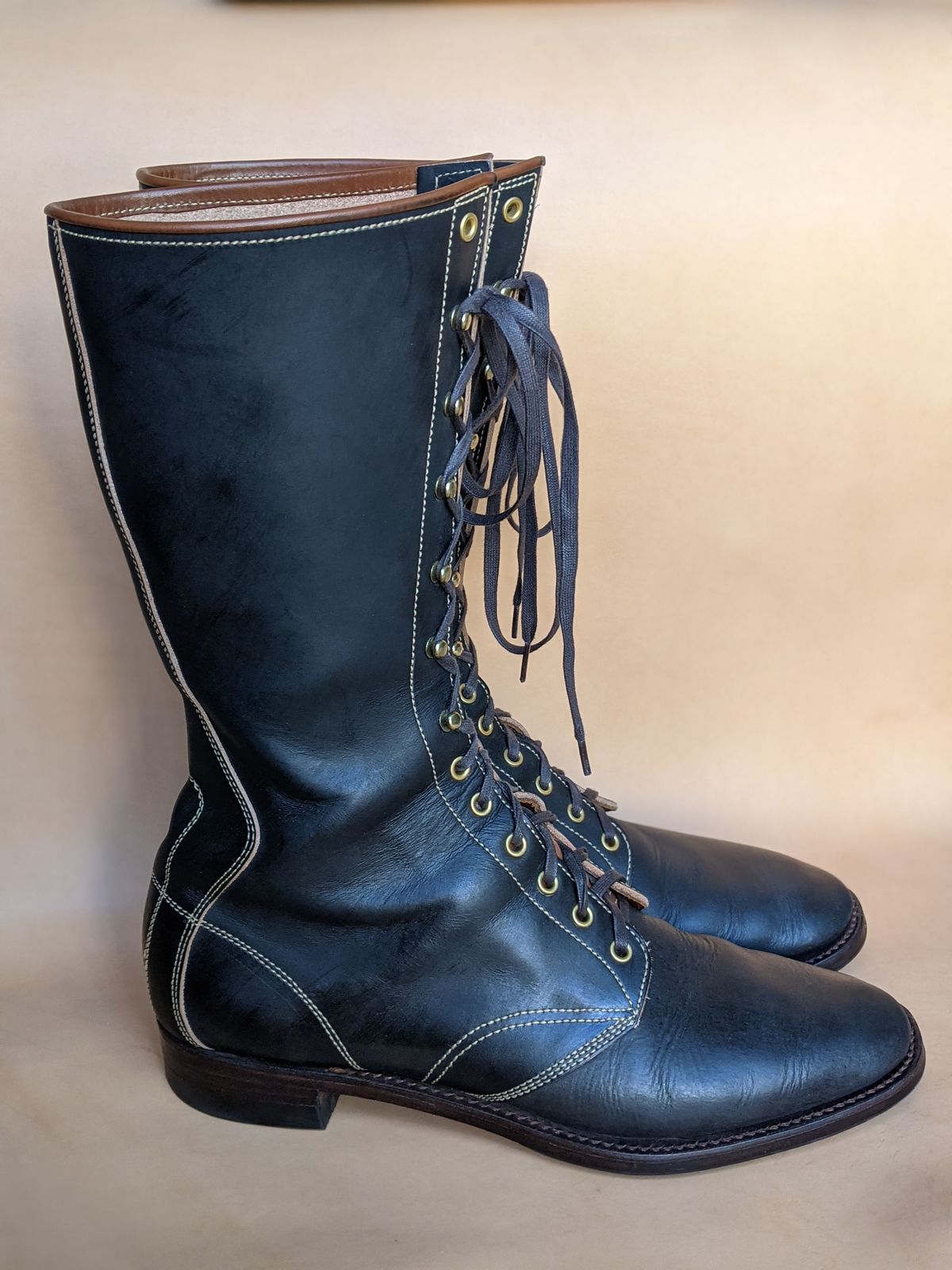 Photo by patinathunderdome on November 1, 2021 of the Clinch Hi-Liner in Wickett & Craig Tan Oiled Latigo.