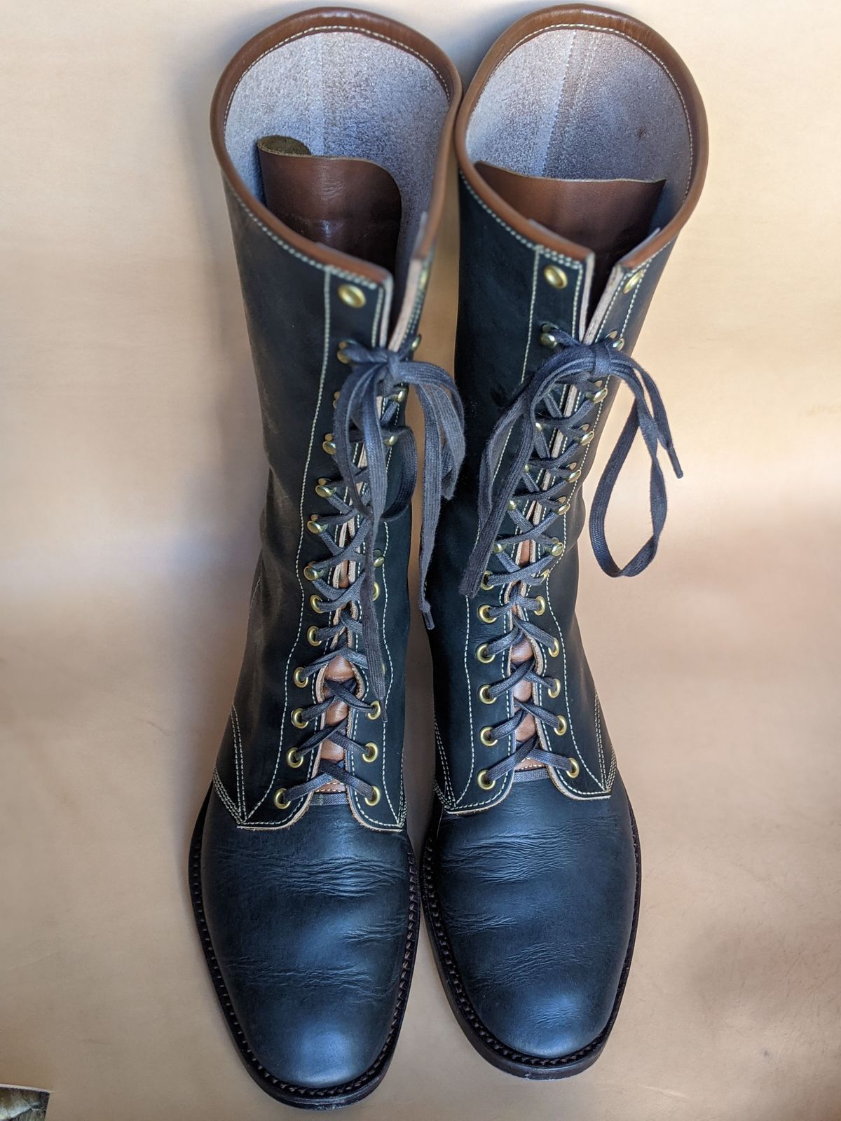 Photo by patinathunderdome on November 1, 2021 of the Clinch Hi-Liner in Wickett & Craig Tan Oiled Latigo.