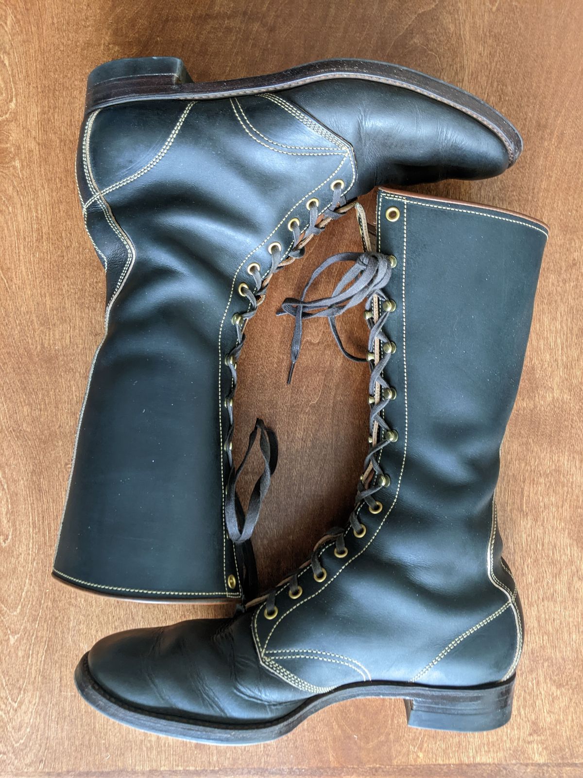 Photo by patinathunderdome on February 2, 2022 of the Clinch Hi-Liner in Wickett & Craig Tan Oiled Latigo.