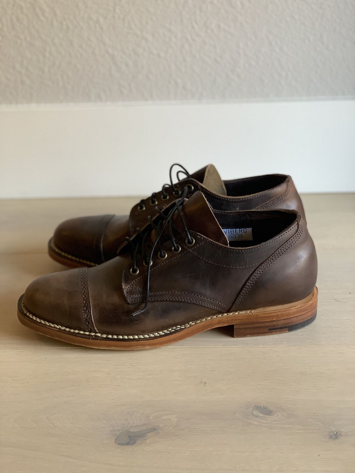 Photo by patinathunderdome on October 3, 2021 of the Viberg 145 Oxford in Horween Rowdy Dachshund.