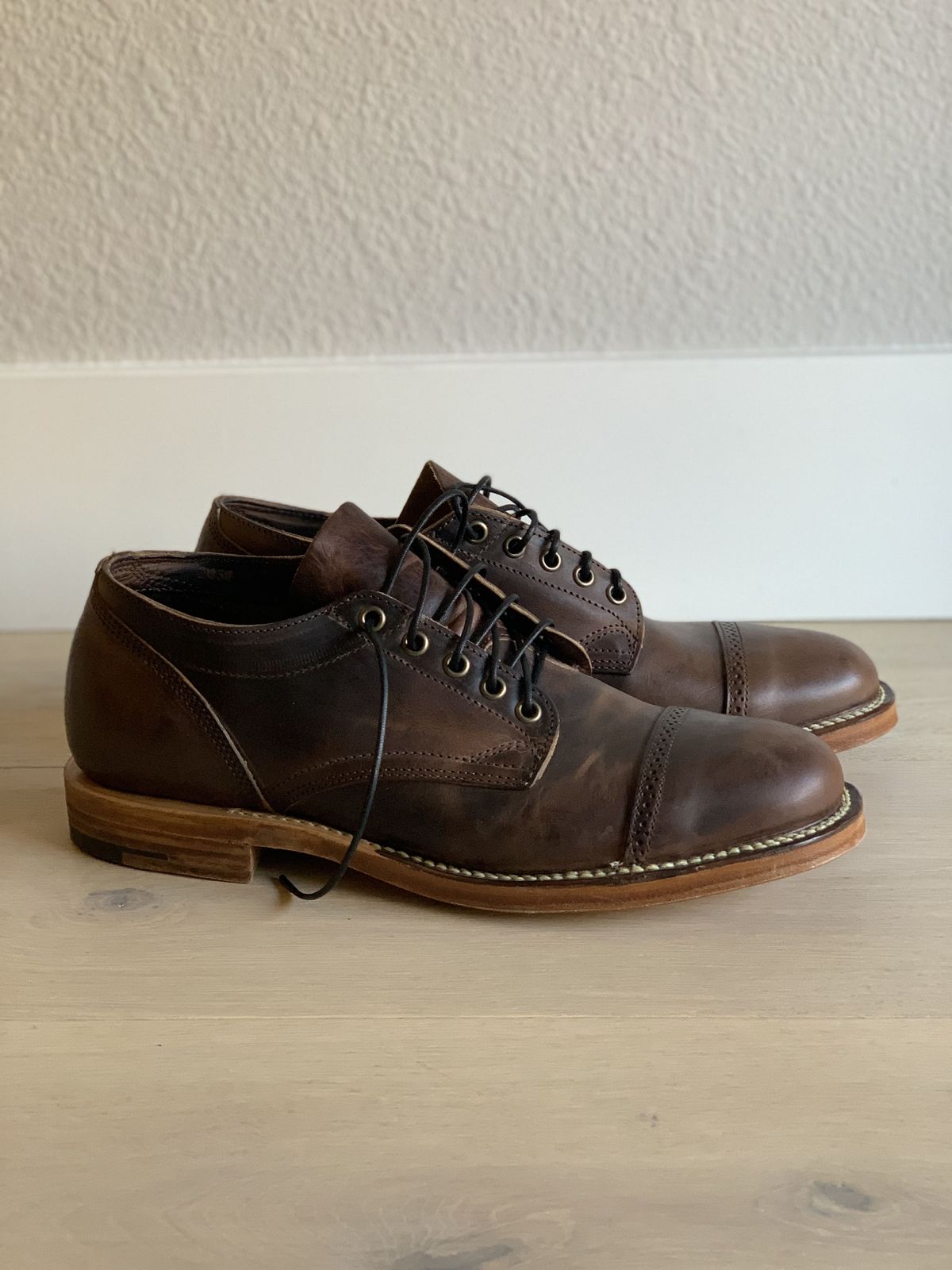 Photo by patinathunderdome on October 3, 2021 of the Viberg 145 Oxford in Horween Rowdy Dachshund.
