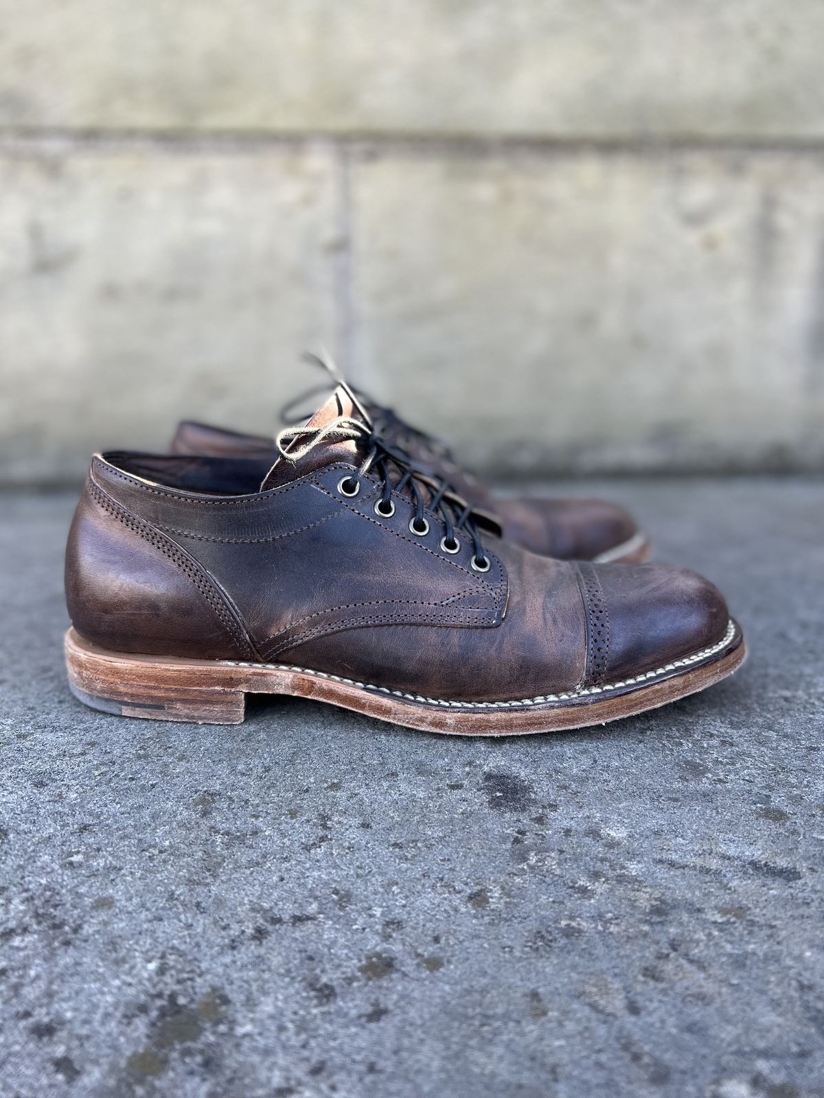 Photo by patinathunderdome on November 5, 2021 of the Viberg 145 Oxford in Horween Rowdy Dachshund.