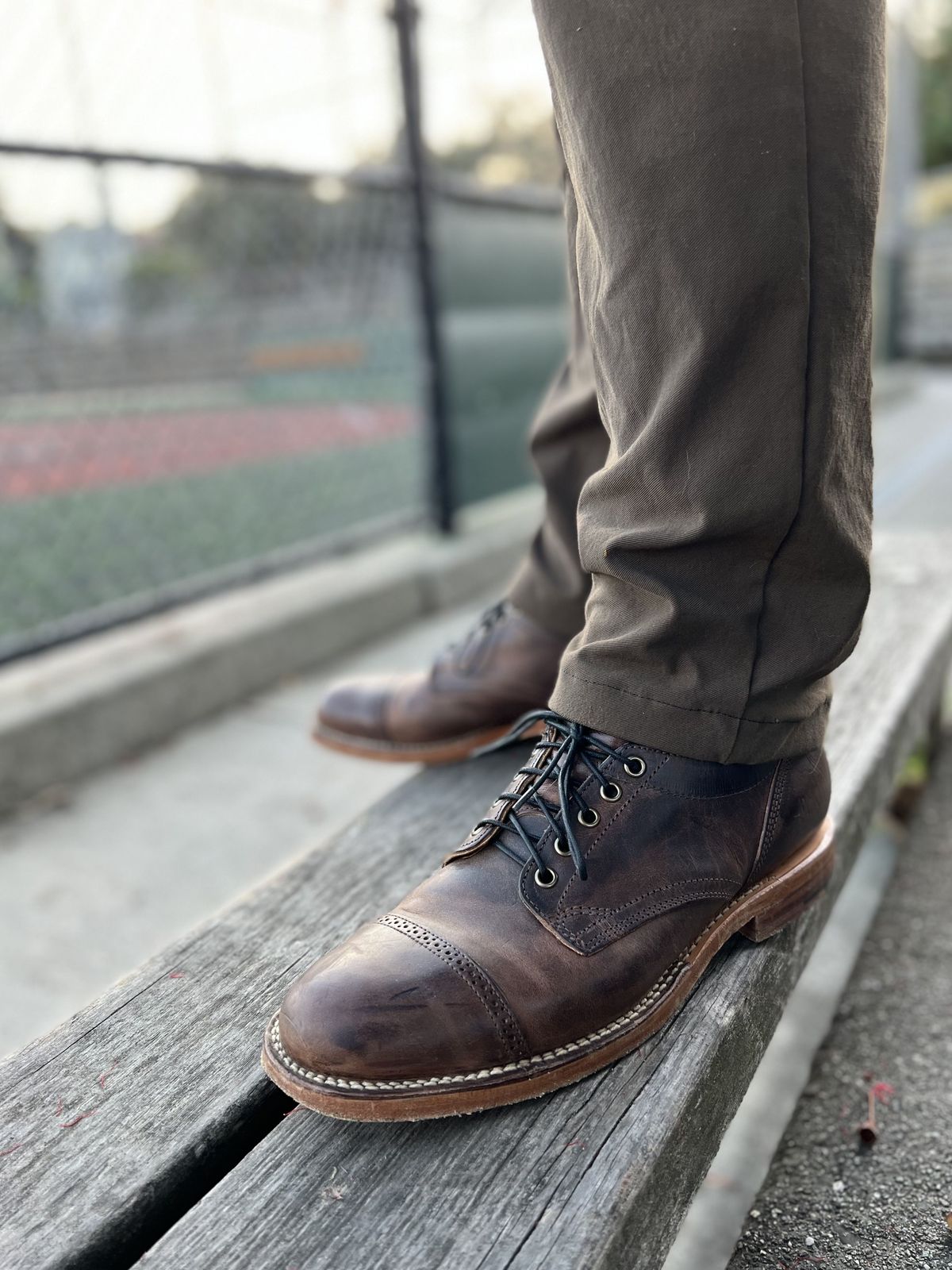 Photo by patinathunderdome on December 6, 2021 of the Viberg 145 Oxford in Horween Rowdy Dachshund.