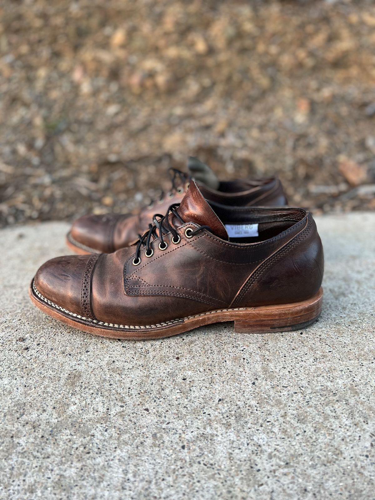 Photo by patinathunderdome on February 5, 2022 of the Viberg 145 Oxford in Horween Rowdy Dachshund.