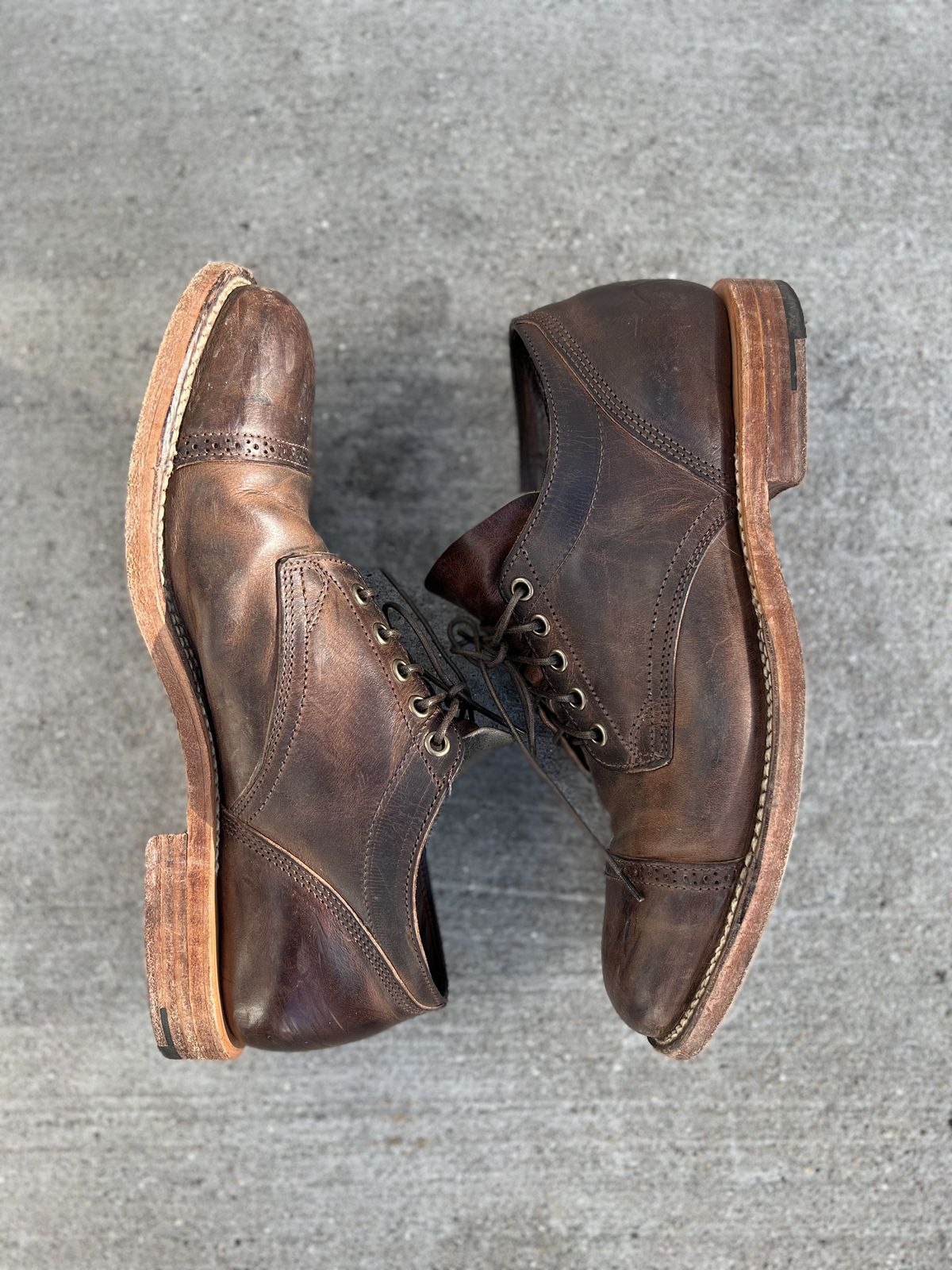 Photo by patinathunderdome on March 6, 2022 of the Viberg 145 Oxford in Horween Rowdy Dachshund.