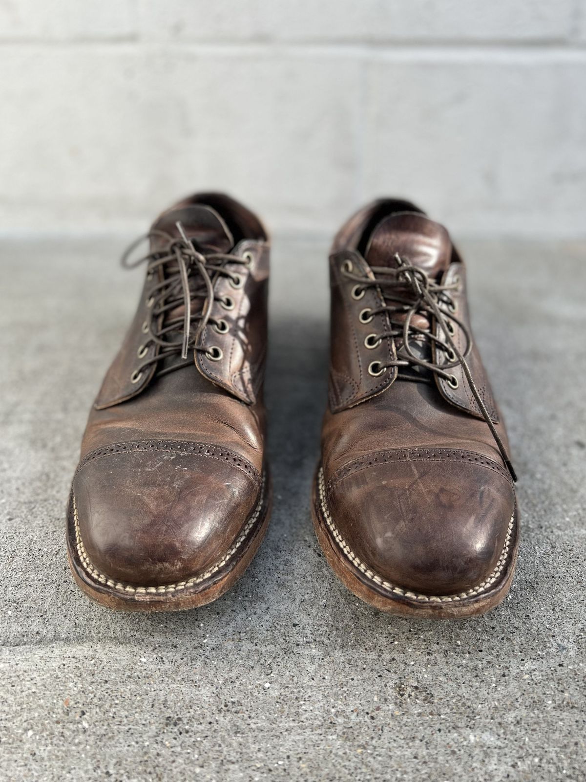 Photo by patinathunderdome on March 6, 2022 of the Viberg 145 Oxford in Horween Rowdy Dachshund.