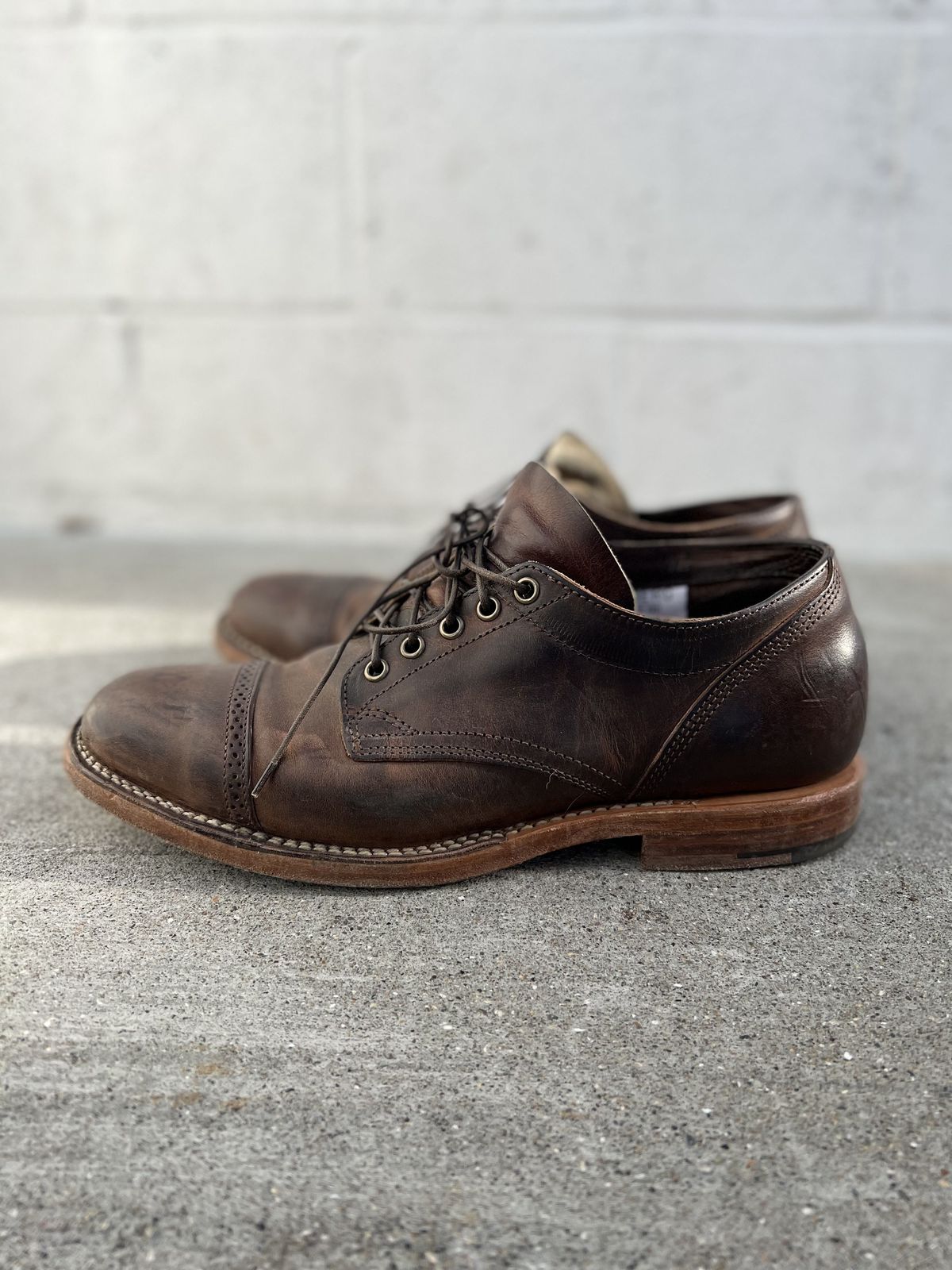 Photo by patinathunderdome on March 6, 2022 of the Viberg 145 Oxford in Horween Rowdy Dachshund.