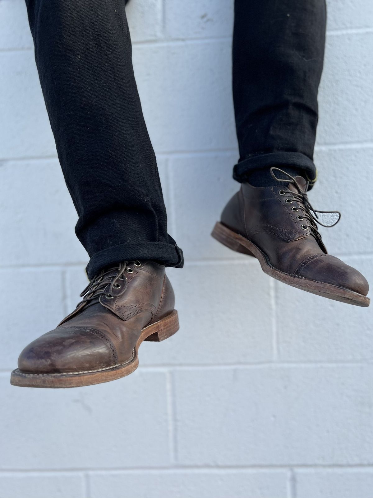 Photo by patinathunderdome on March 6, 2022 of the Viberg 145 Oxford in Horween Rowdy Dachshund.