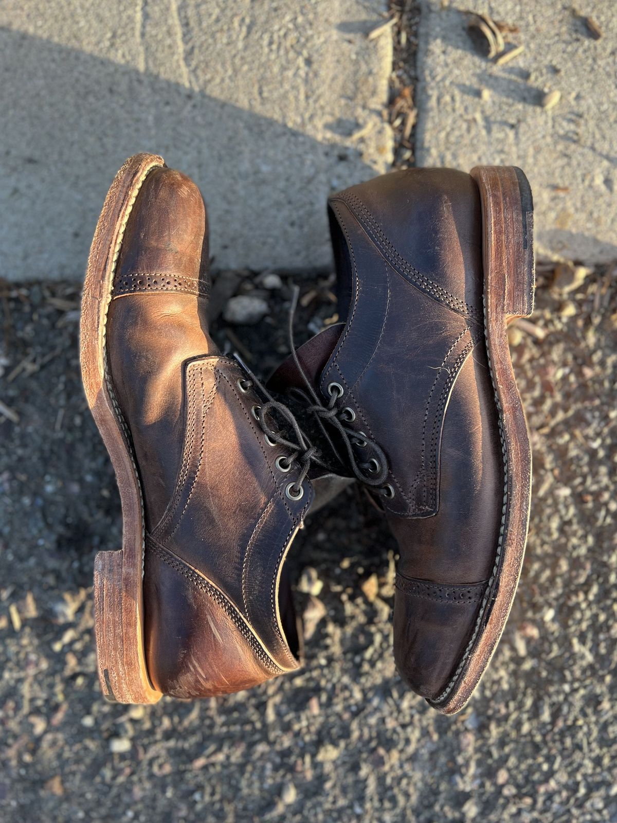 Photo by patinathunderdome on April 6, 2022 of the Viberg 145 Oxford in Horween Rowdy Dachshund.