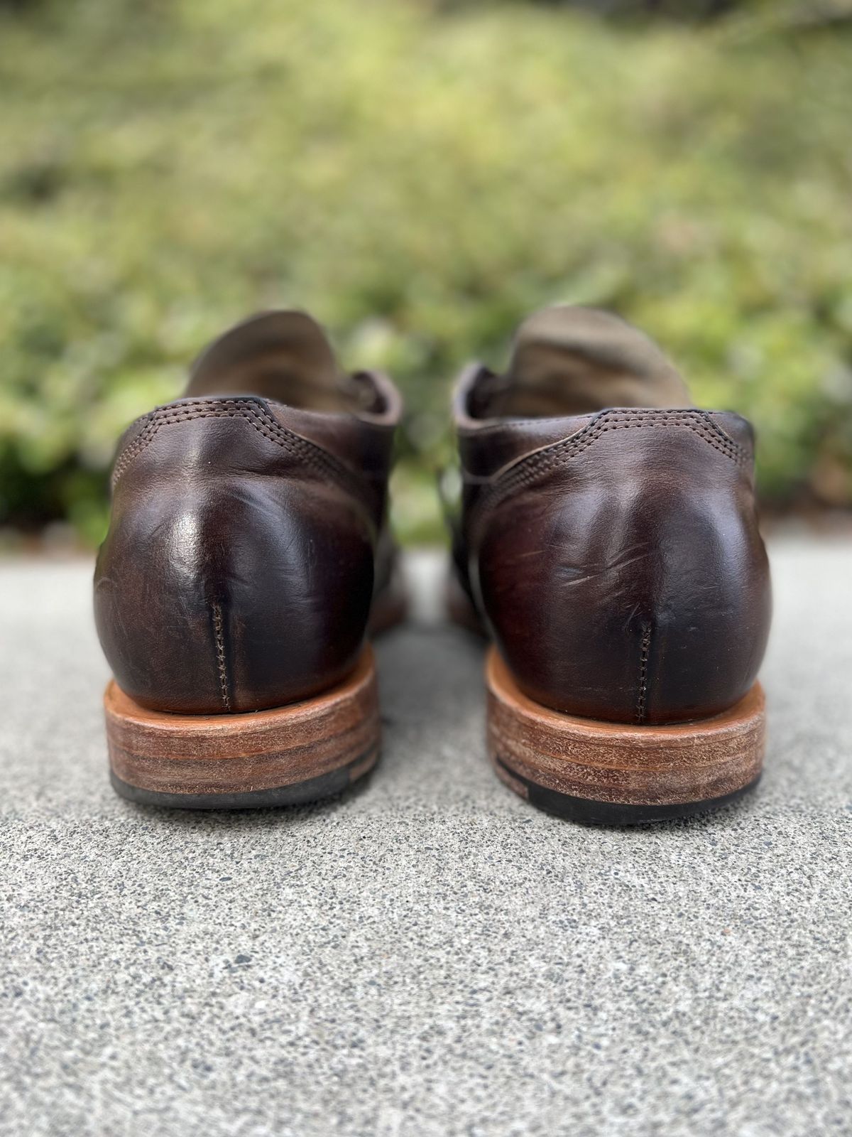 Photo by patinathunderdome on May 6, 2022 of the Viberg 145 Oxford in Horween Rowdy Dachshund.