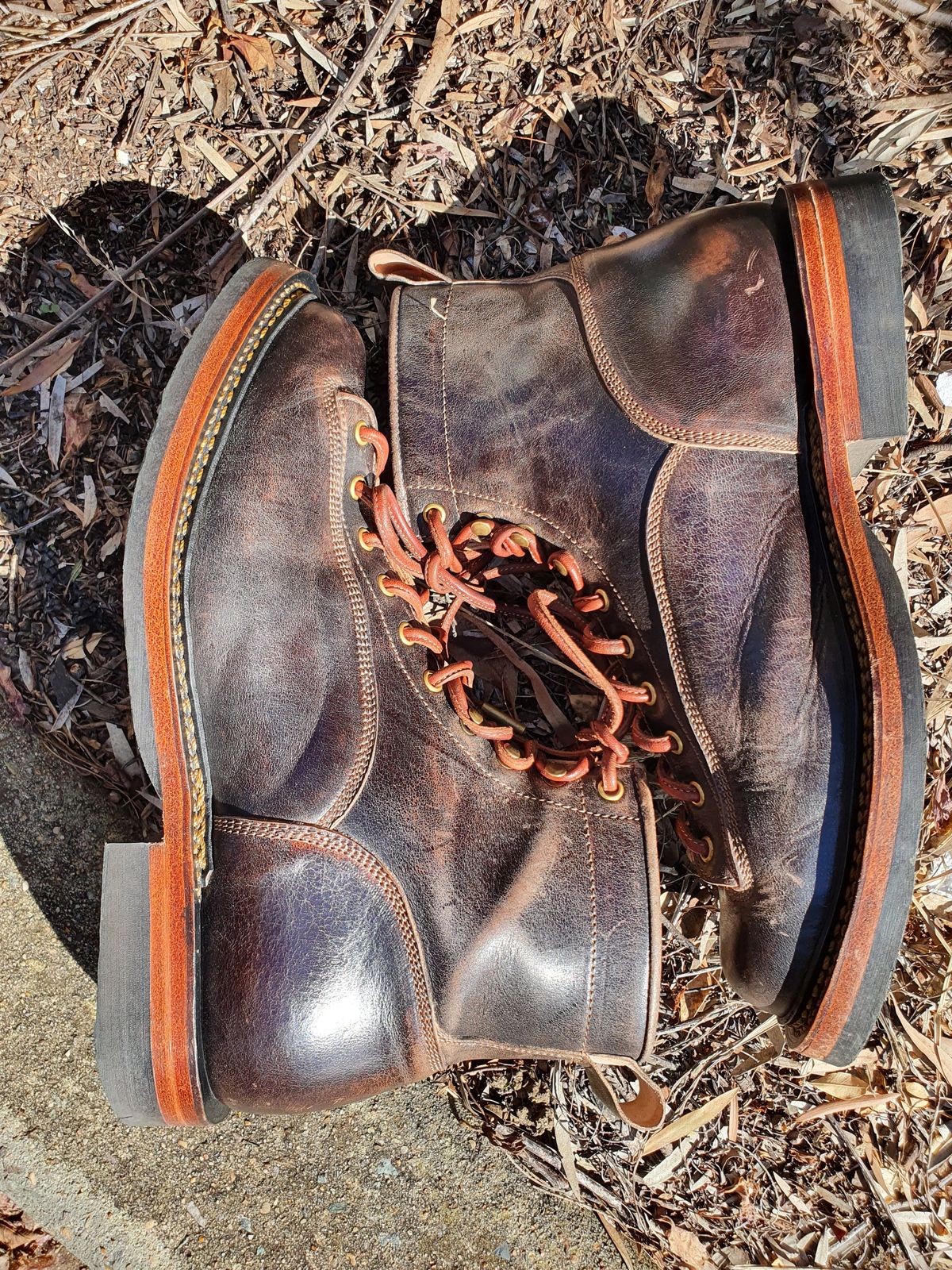 Photo by patinathunderdome on December 1, 2021 of the Sagara Valiant in Conceria Cloe Superlux Horsebutt Overdyed Black.