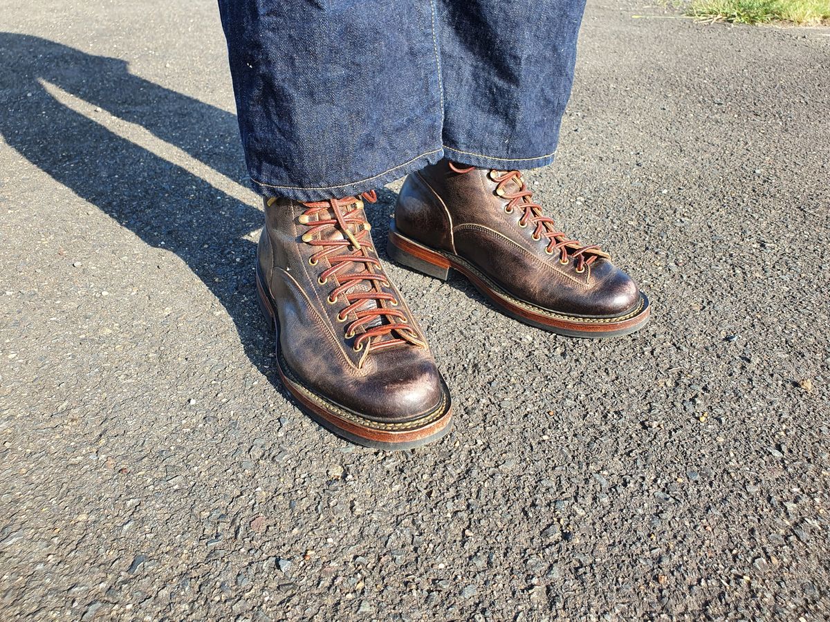 Photo by patinathunderdome on January 2, 2022 of the Sagara Valiant in Conceria Cloe Superlux Horsebutt Overdyed Black.