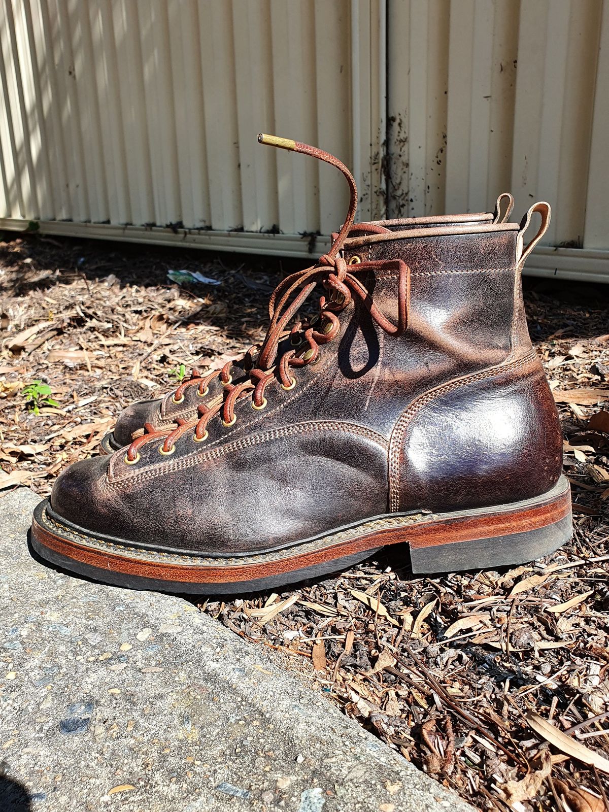 Photo by patinathunderdome on January 2, 2022 of the Sagara Valiant in Conceria Cloe Superlux Horsebutt Overdyed Black.