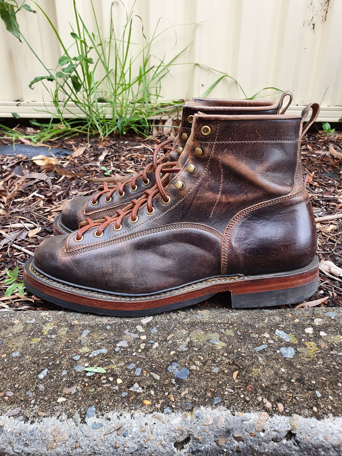 Photo by patinathunderdome on February 2, 2022 of the Sagara Valiant in Conceria Cloe Superlux Horsebutt Overdyed Black.