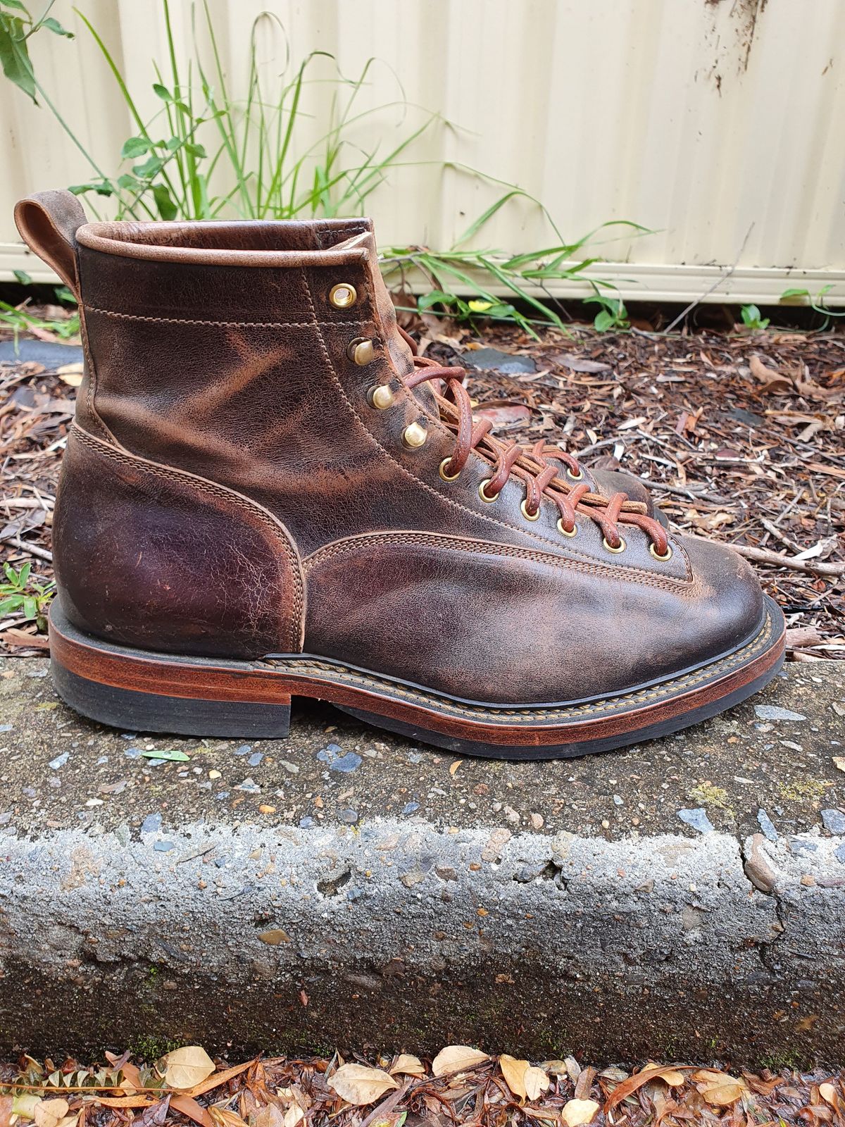 Photo by patinathunderdome on February 2, 2022 of the Sagara Valiant in Conceria Cloe Superlux Horsebutt Overdyed Black.