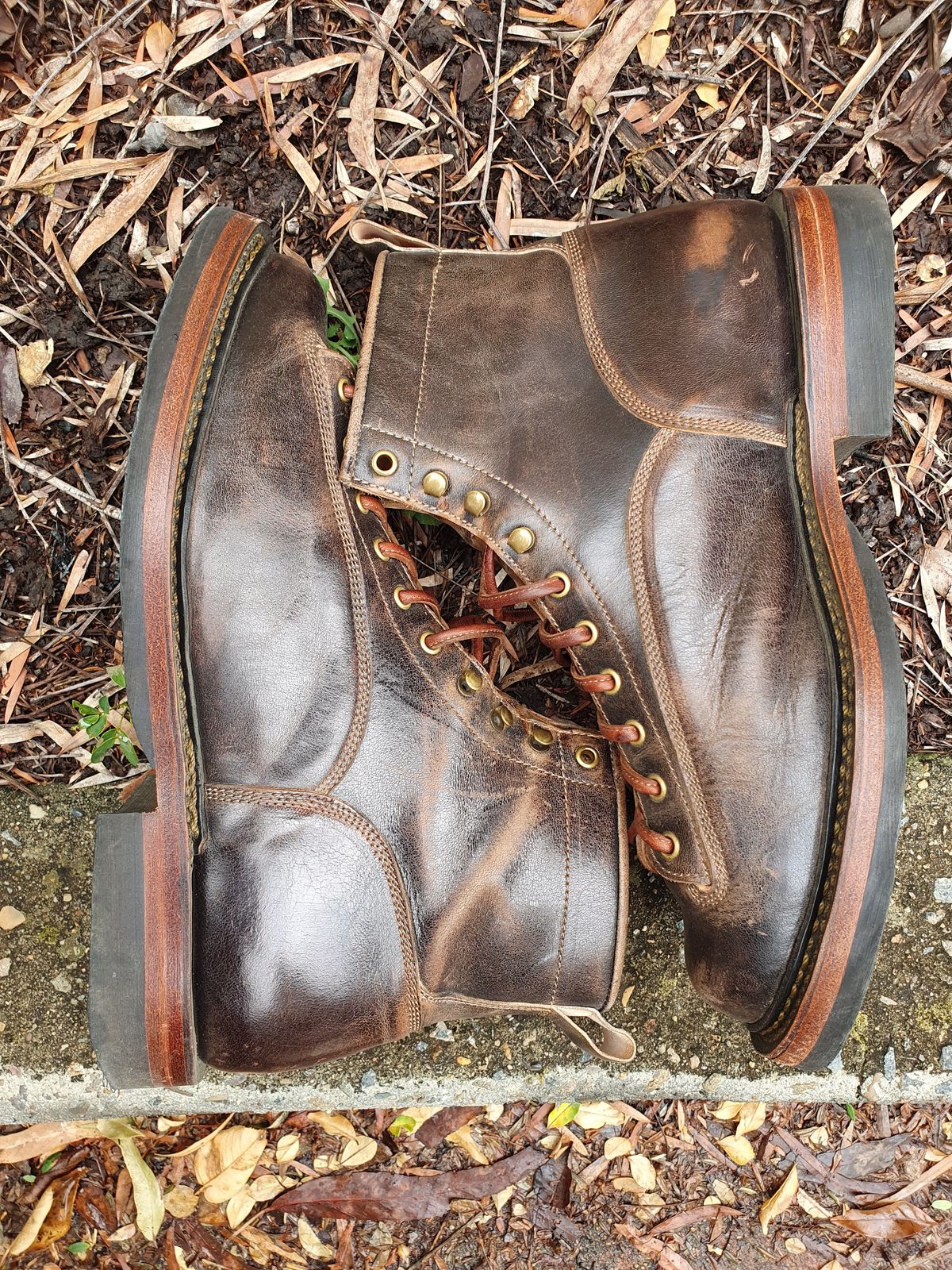 Photo by patinathunderdome on February 2, 2022 of the Sagara Valiant in Conceria Cloe Superlux Horsebutt Overdyed Black.