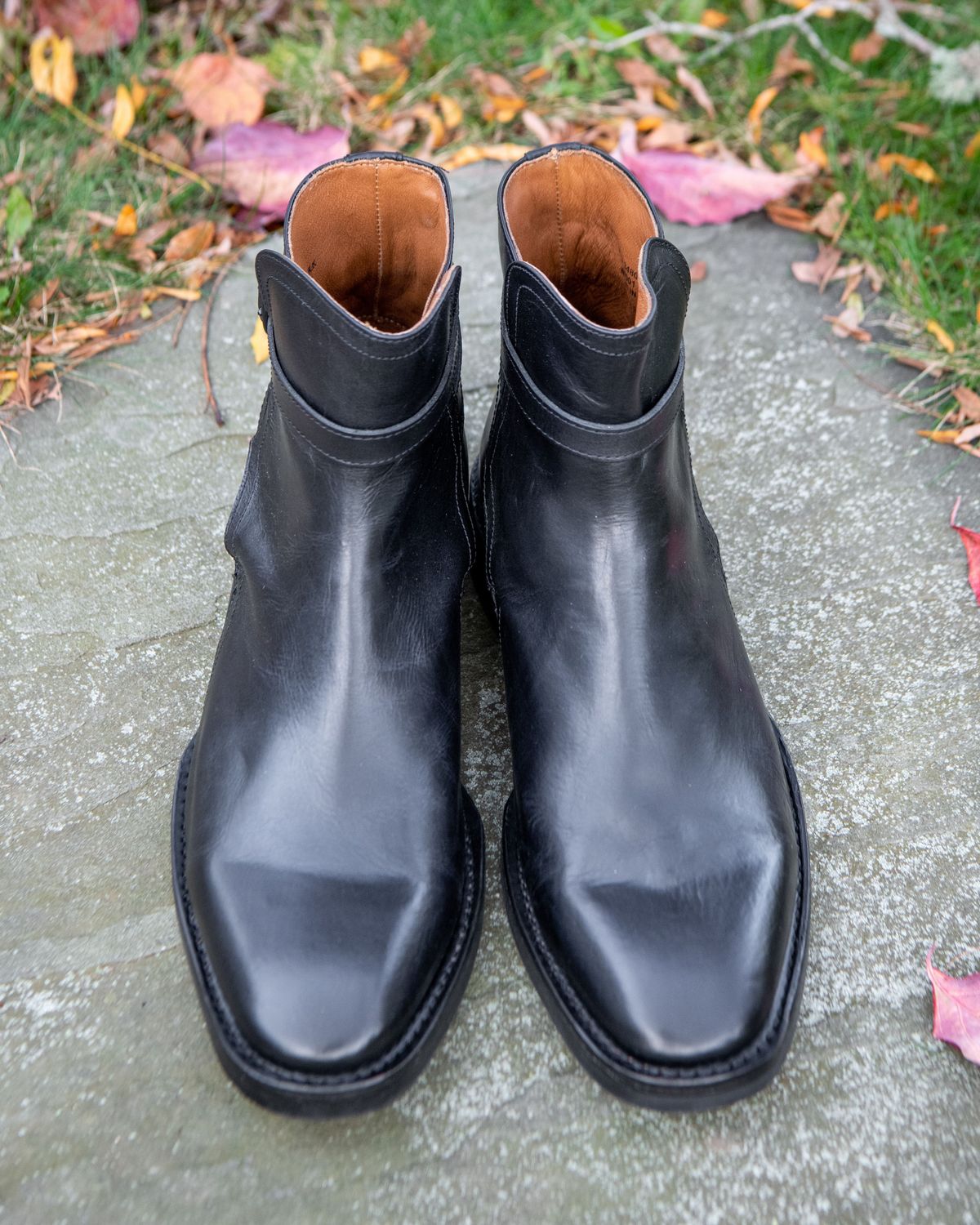 Photo by patinathunderdome on November 4, 2021 of the Frye Jasper Jodhpur in Black Italian Veg Tan.