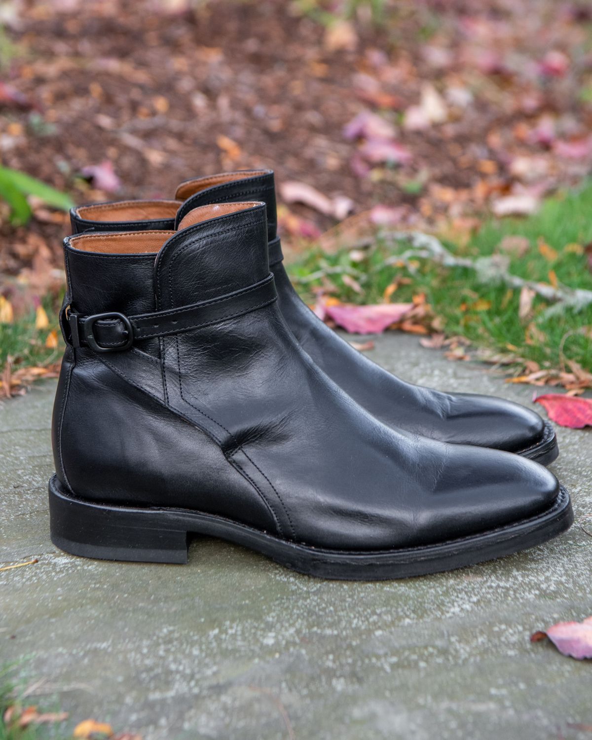 Photo by patinathunderdome on November 4, 2021 of the Frye Jasper Jodhpur in Black Italian Veg Tan.