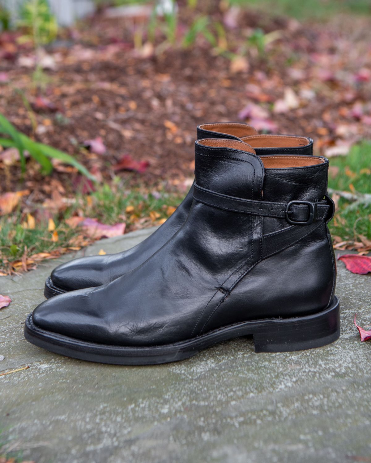 Photo by patinathunderdome on November 4, 2021 of the Frye Jasper Jodhpur in Black Italian Veg Tan.