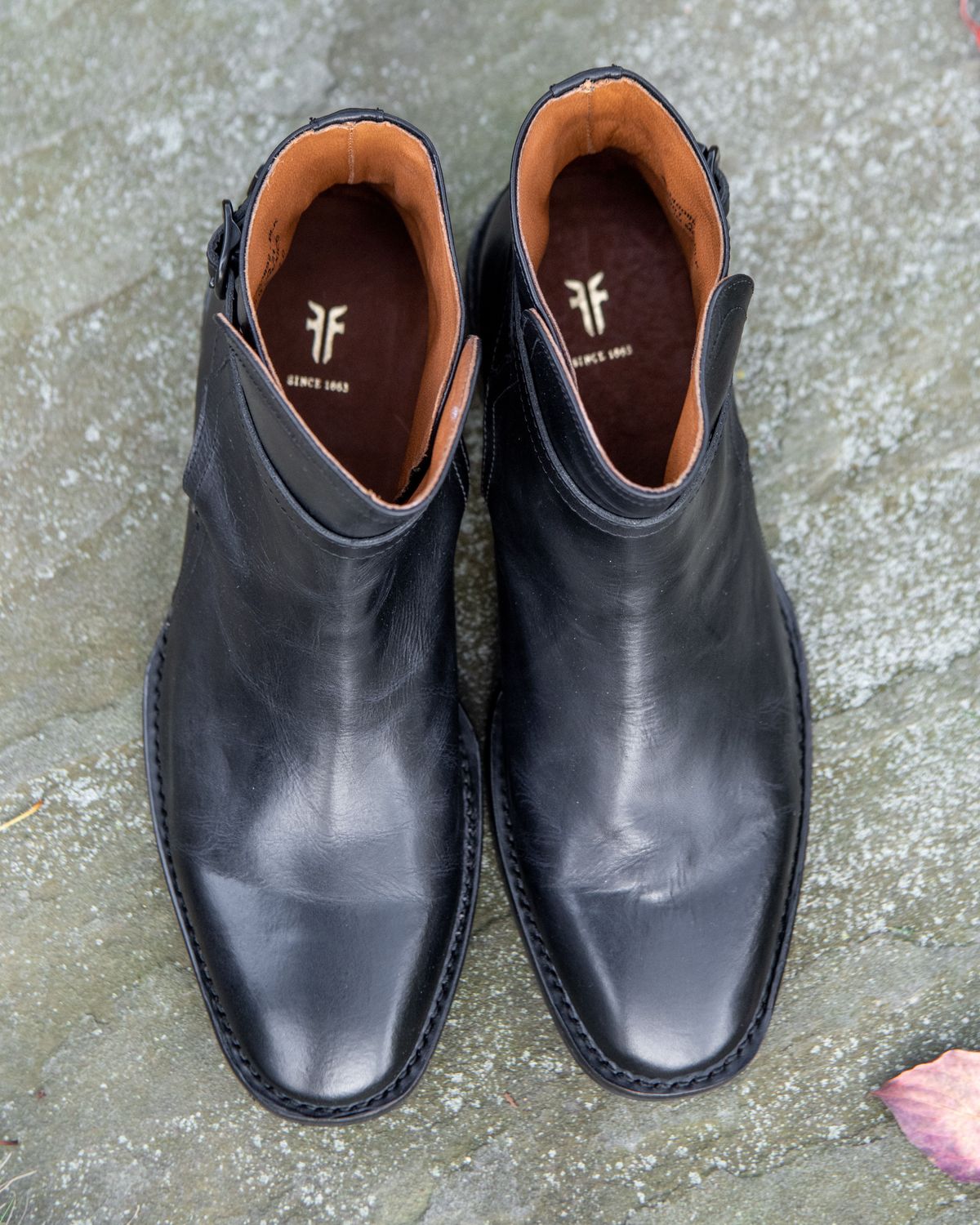 Photo by patinathunderdome on November 4, 2021 of the Frye Jasper Jodhpur in Black Italian Veg Tan.