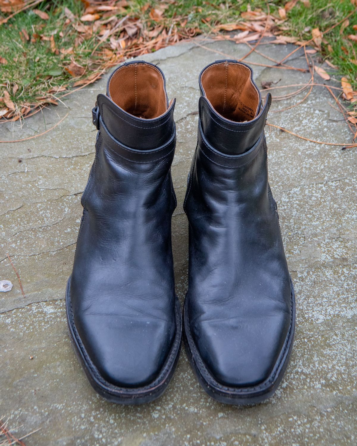 Photo by patinathunderdome on December 4, 2021 of the Frye Jasper Jodhpur in Black Italian Veg Tan.