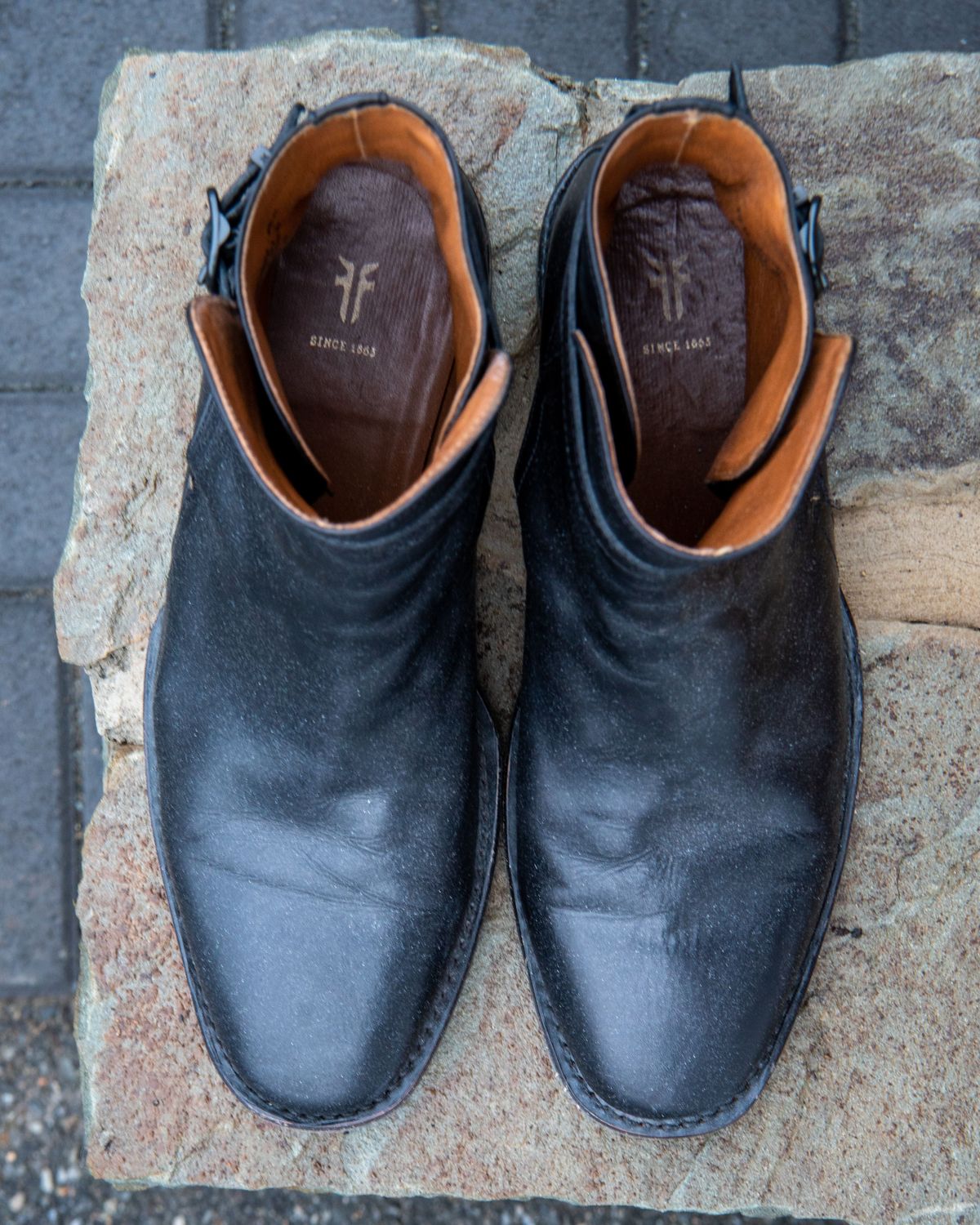 Photo by patinathunderdome on January 2, 2022 of the Frye Jasper Jodhpur in Black Italian Veg Tan.