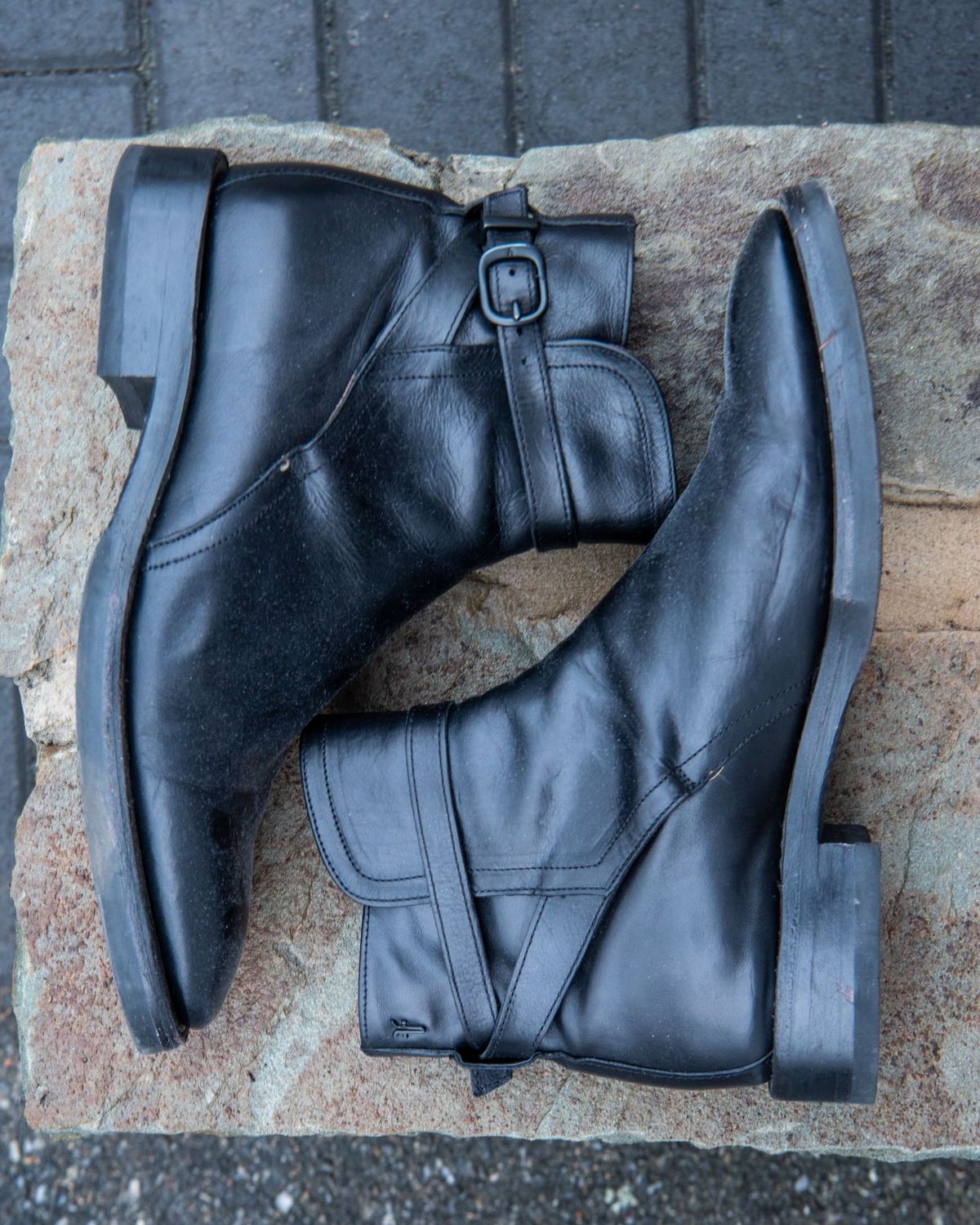 Photo by patinathunderdome on January 2, 2022 of the Frye Jasper Jodhpur in Black Italian Veg Tan.