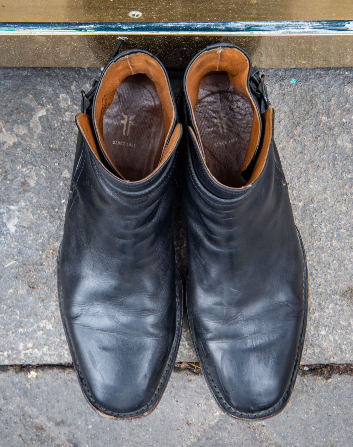 Photo by patinathunderdome on February 3, 2022 of the Frye Jasper Jodhpur in Black Italian Veg Tan.