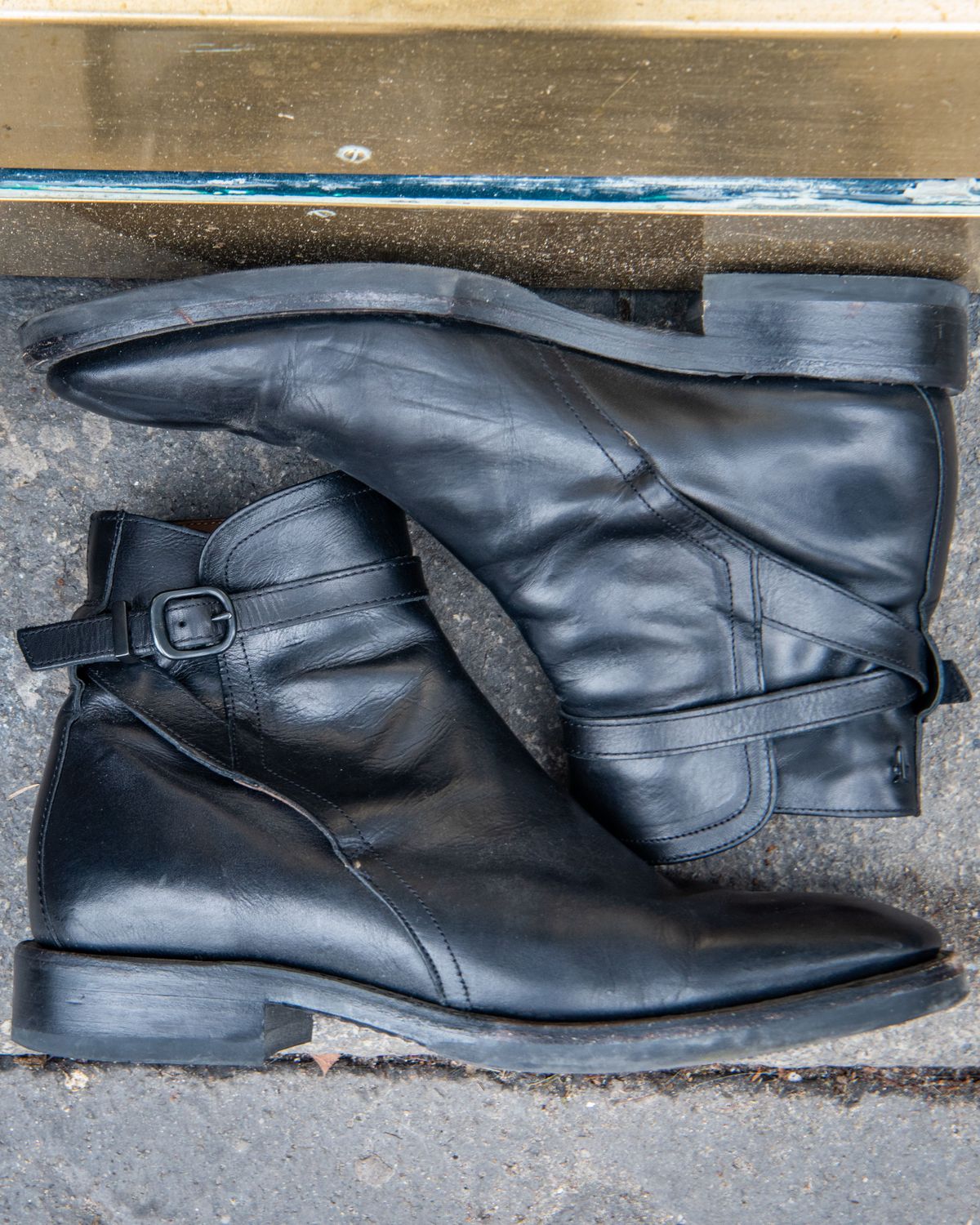 Photo by patinathunderdome on February 3, 2022 of the Frye Jasper Jodhpur in Black Italian Veg Tan.