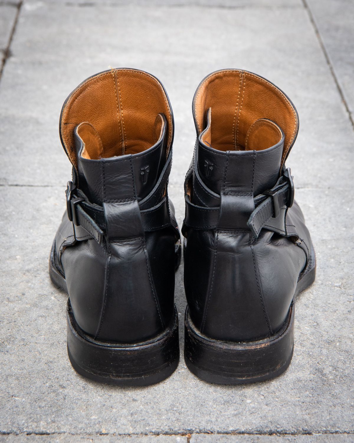 Photo by patinathunderdome on March 2, 2022 of the Frye Jasper Jodhpur in Black Italian Veg Tan.