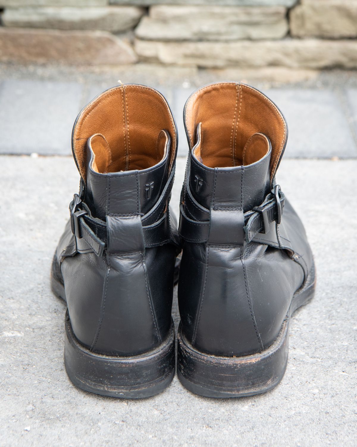 Photo by patinathunderdome on April 3, 2022 of the Frye Jasper Jodhpur in Black Italian Veg Tan.