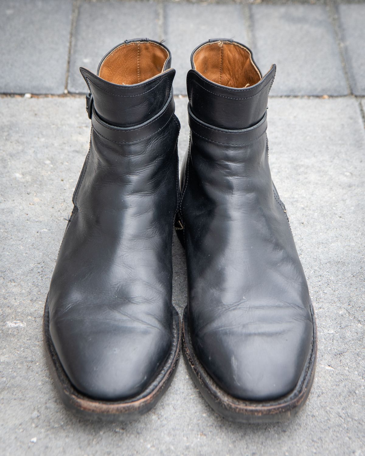 Photo by patinathunderdome on April 3, 2022 of the Frye Jasper Jodhpur in Black Italian Veg Tan.