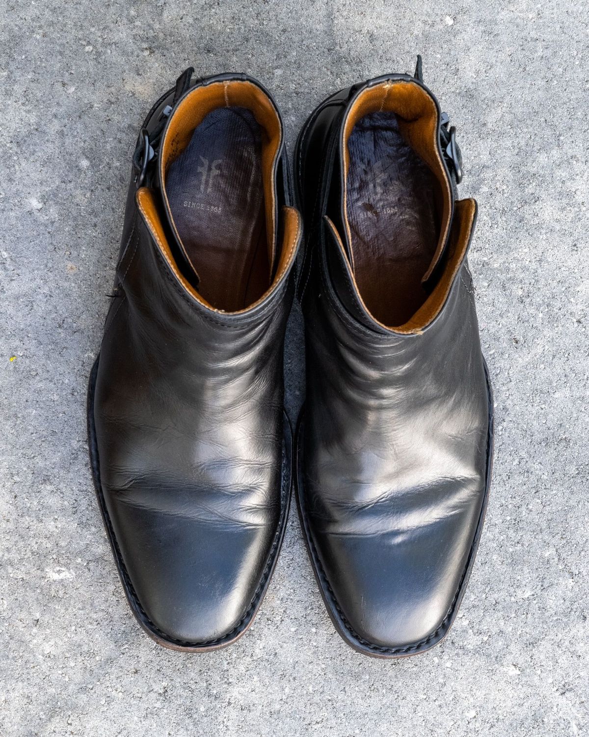 Photo by patinathunderdome on May 3, 2022 of the Frye Jasper Jodhpur in Black Italian Veg Tan.