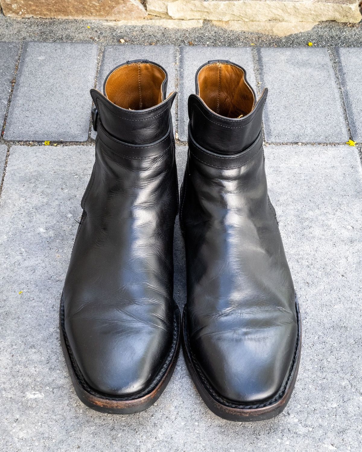 Photo by patinathunderdome on May 3, 2022 of the Frye Jasper Jodhpur in Black Italian Veg Tan.