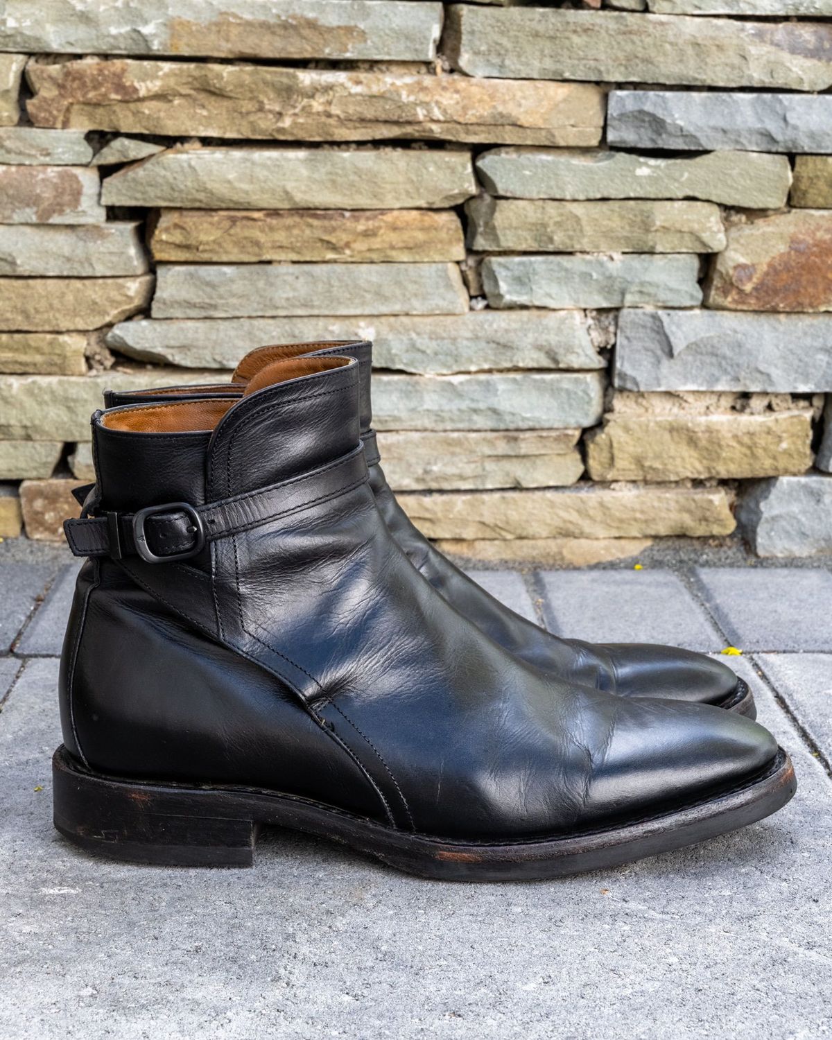 Photo by patinathunderdome on May 3, 2022 of the Frye Jasper Jodhpur in Black Italian Veg Tan.