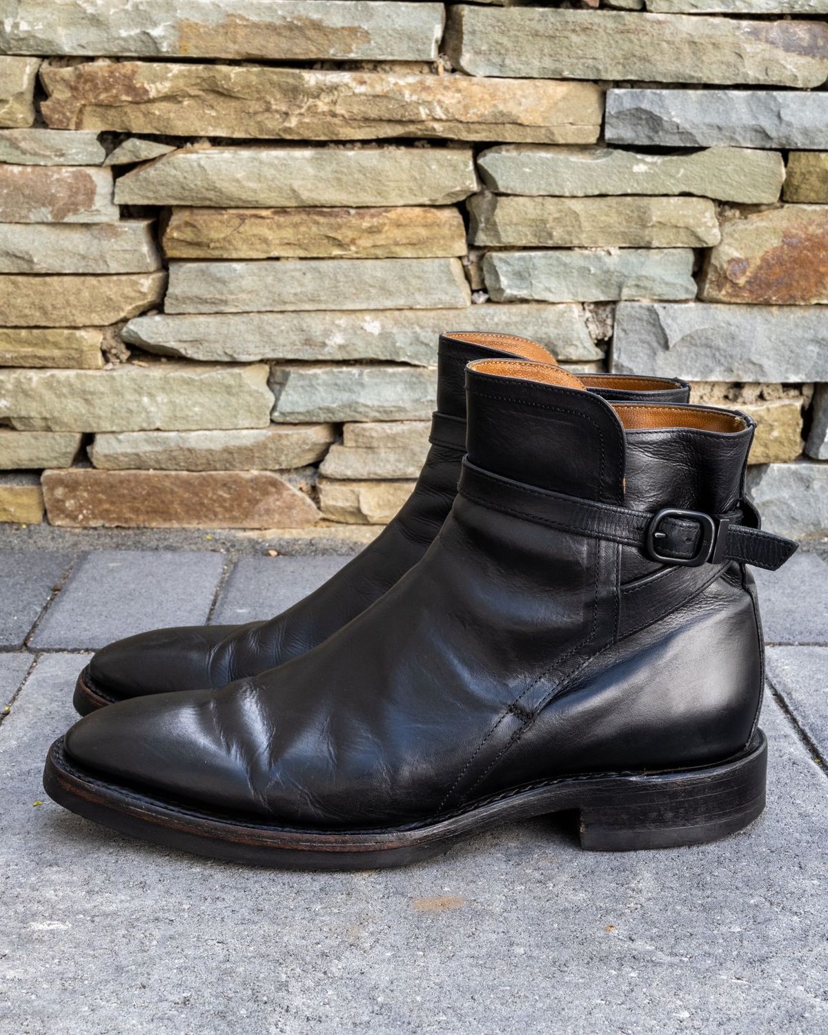 Photo by patinathunderdome on May 3, 2022 of the Frye Jasper Jodhpur in Black Italian Veg Tan.