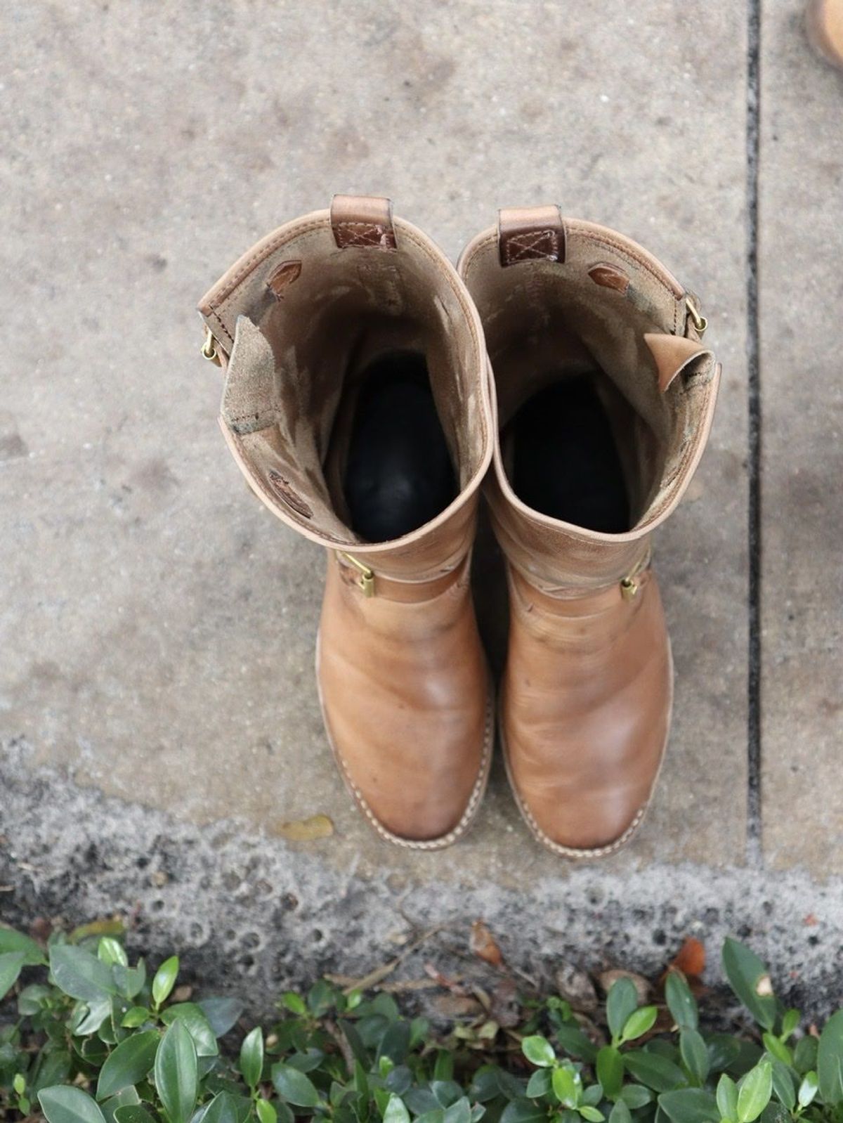 Photo by patinathunderdome on November 3, 2021 of the Wesco Mister Lou in Horween Natural Chromexcel.