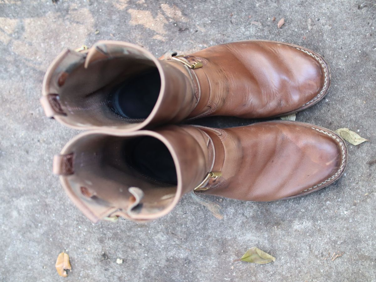Photo by patinathunderdome on December 5, 2021 of the Wesco Mister Lou in Horween Natural Chromexcel.