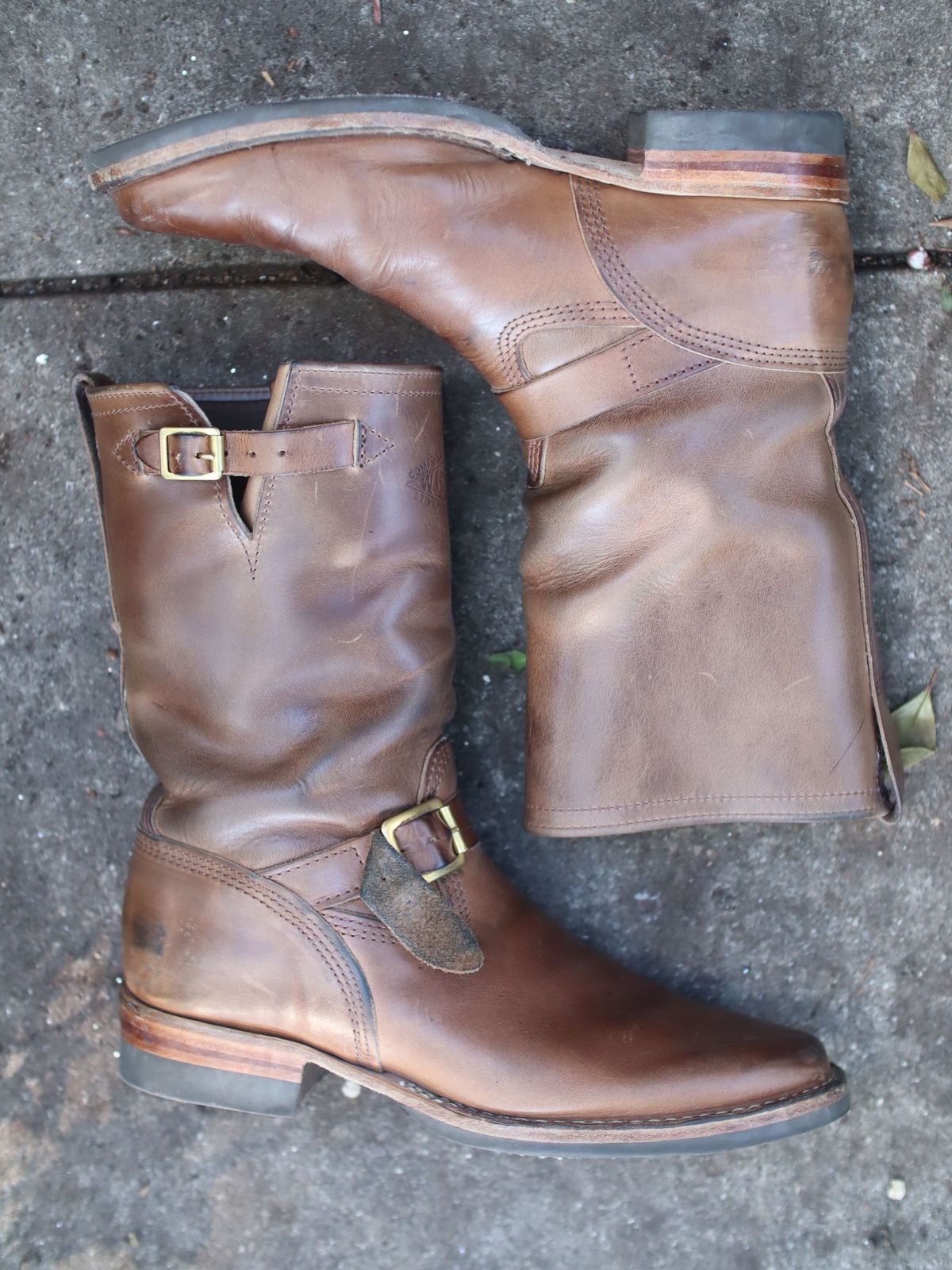 Photo by patinathunderdome on December 5, 2021 of the Wesco Mister Lou in Horween Natural Chromexcel.