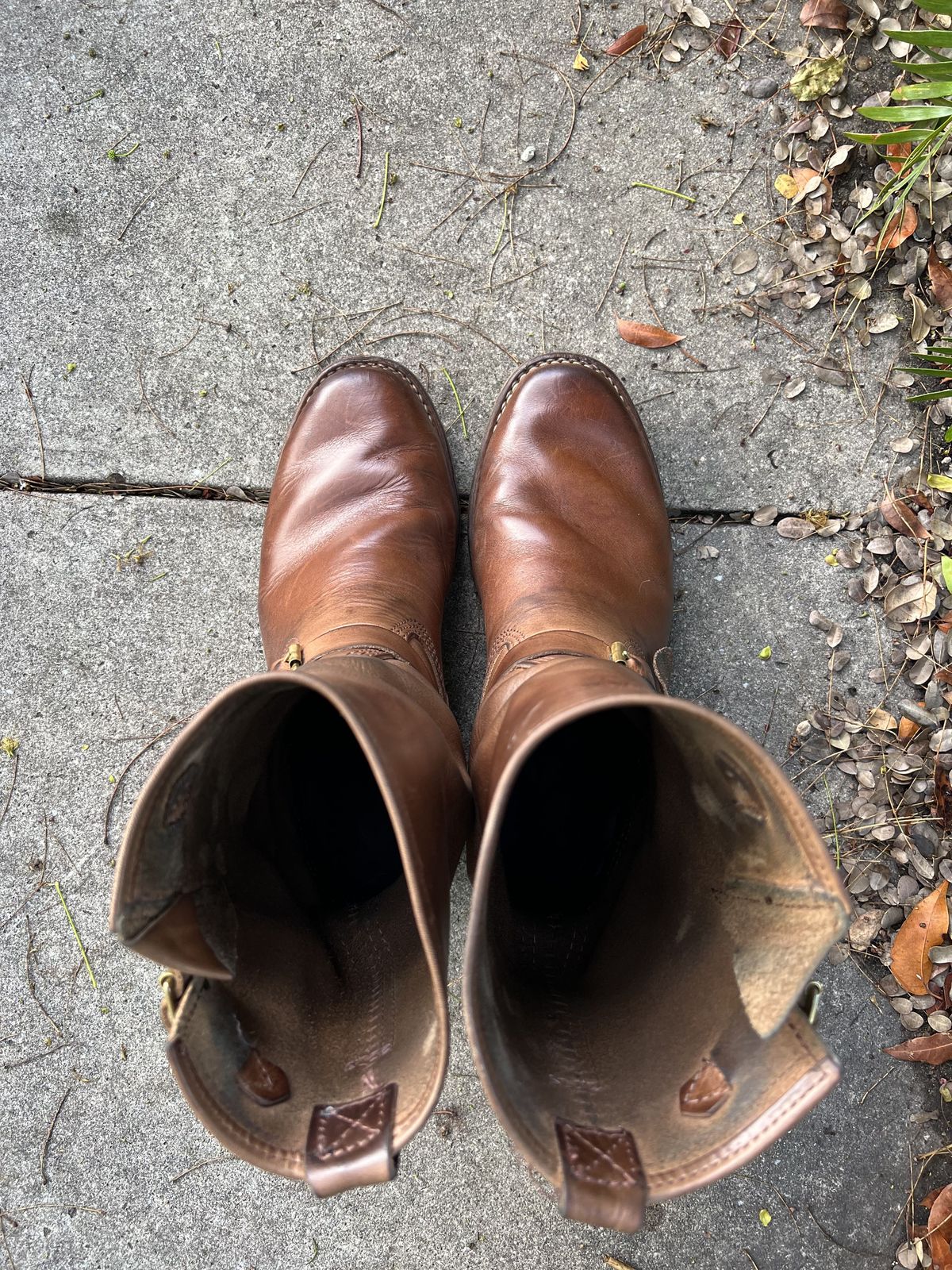 Photo by patinathunderdome on May 1, 2022 of the Wesco Mister Lou in Horween Natural Chromexcel.