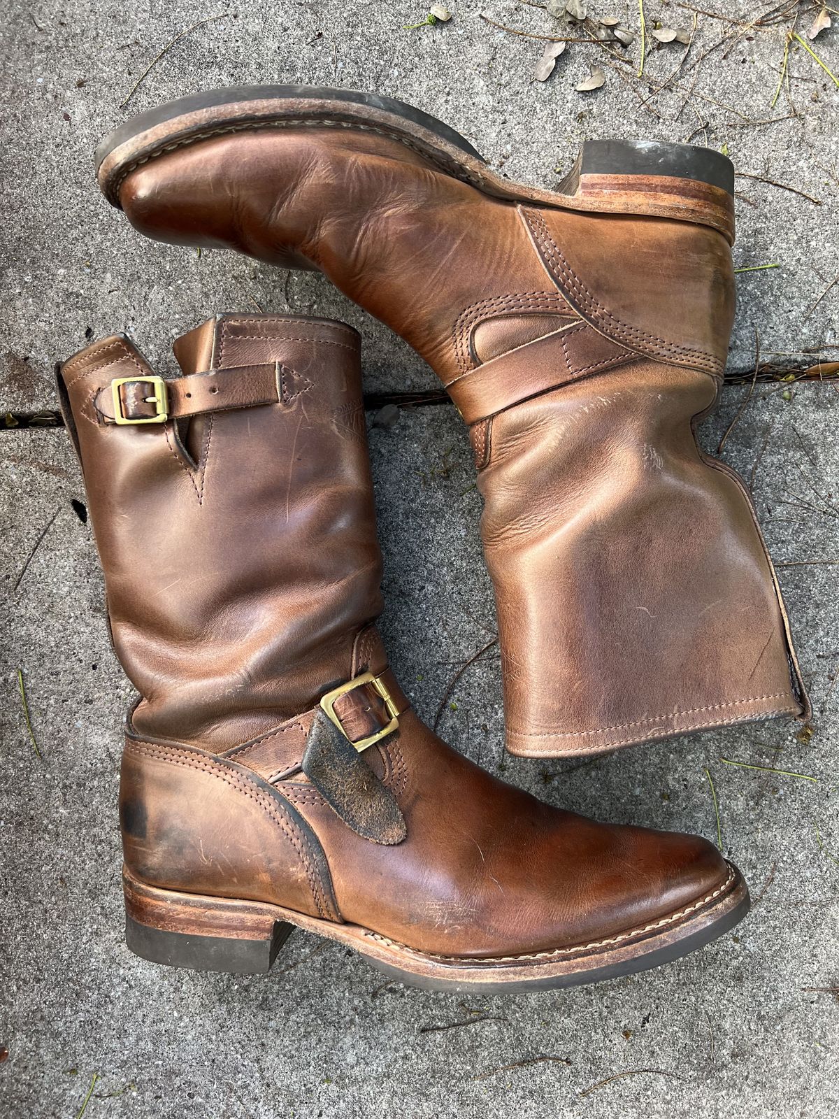 Photo by patinathunderdome on May 1, 2022 of the Wesco Mister Lou in Horween Natural Chromexcel.