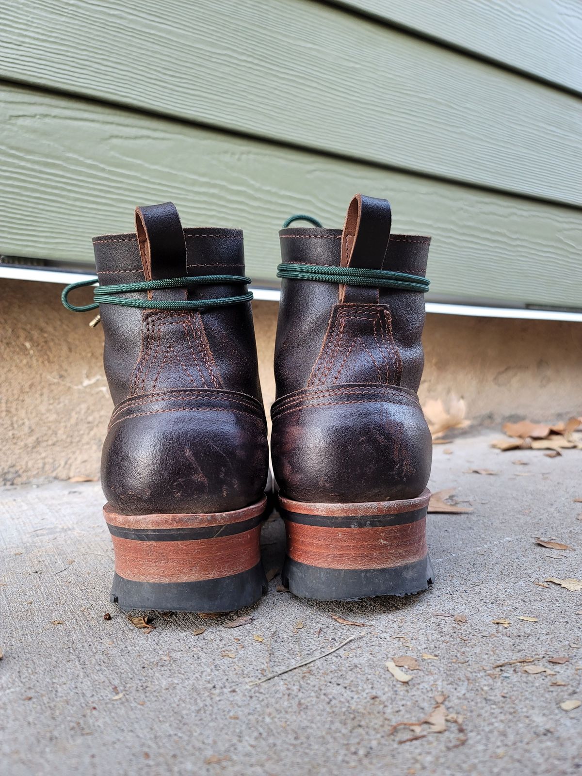 Photo by patinathunderdome on December 1, 2021 of the Nicks Urban Logger in Horween Brown Waxed Flesh.