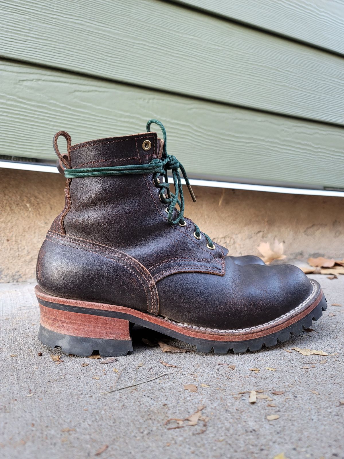 Photo by patinathunderdome on December 1, 2021 of the Nicks Urban Logger in Horween Brown Waxed Flesh.